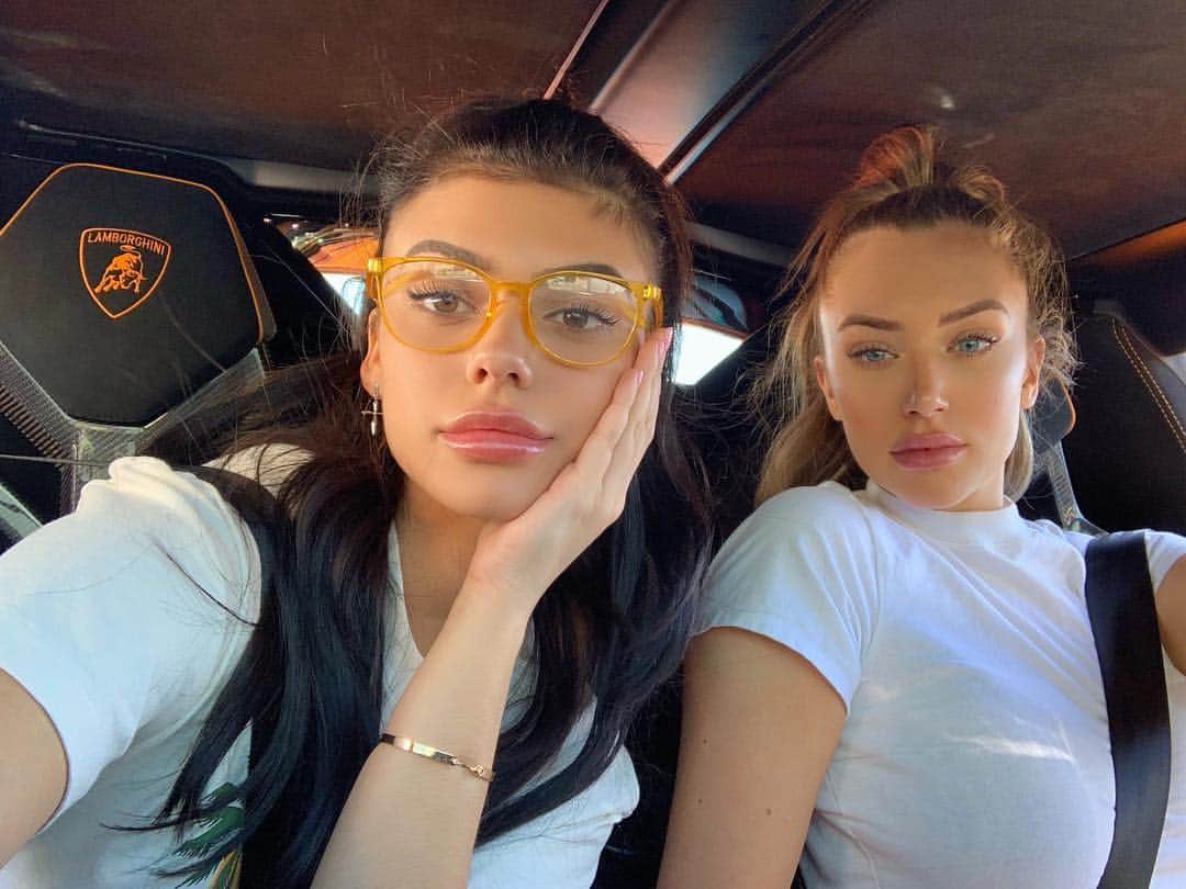 ケルシーのインスタグラム：「the 2nd photo looks like i’m a side bitch upset that my mans who’s not actually my mans won’t take a photo with me」