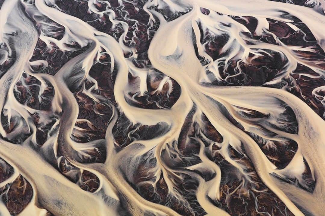 National Geographic Travelさんのインスタグラム写真 - (National Geographic TravelInstagram)「Photo by Matthew Borowick @mborowick | One of natures most incredible designs is that of braided rivers. Specifically those in Iceland, like the one here in the central region of the country. What may just look like any other river from ground level, suddenly transforms into a piece of artwork from a few thousand feet above. The transfer of sediments creates the different and almost magical colors that can be seen, all the while being split up braid bars making them more visible to the eye. #Iceland #braidedriver #landmannalaugar #nature #fromabove」3月15日 13時06分 - natgeotravel
