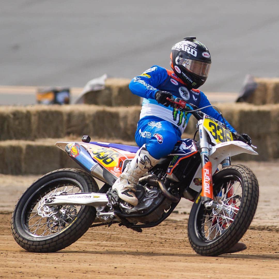 Racer X Onlineさんのインスタグラム写真 - (Racer X OnlineInstagram)「Cool shot of @jeffward3x from practice this afternoon at the @americanflattrack TT opener at @disupdates #bikeweek #moto #thisismoto #motocross #legend. (Watch the race beginning at 7 for free on www.fanschoice.tv) Photo by @afred for @racerxonline」3月15日 4時37分 - racerxonline