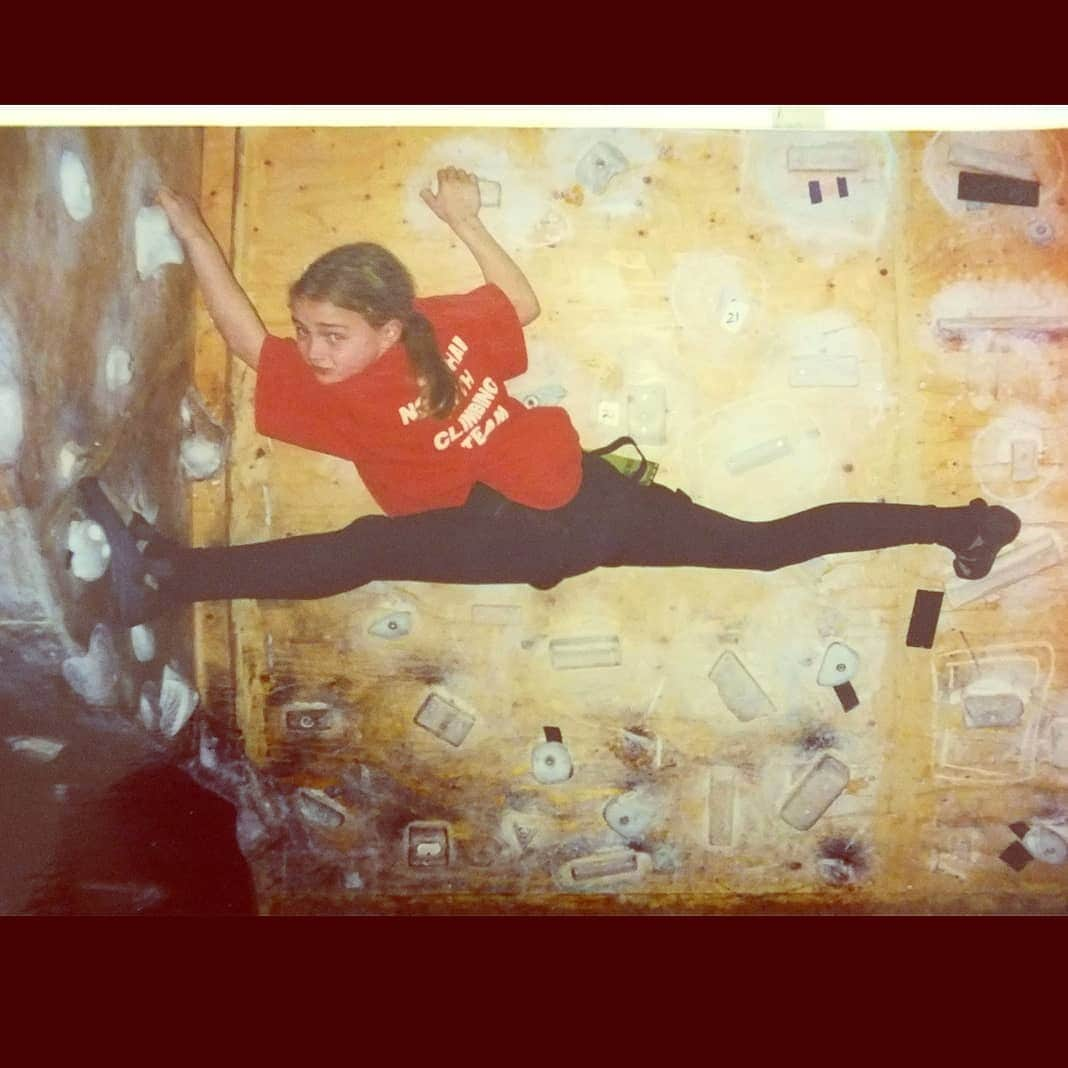 リア・クレインさんのインスタグラム写真 - (リア・クレインInstagram)「My first national final competition  and win. I guess this position in my climbing hasn't changed! #splits If you could go back and give your 7 year old self some advice, what would it be? (10 points to anyone who knows which wall this is..) #tbt  @fiveten_official  @marmot_mountain_europe  @frictionlabs」3月15日 4時32分 - leahcraneclimbing