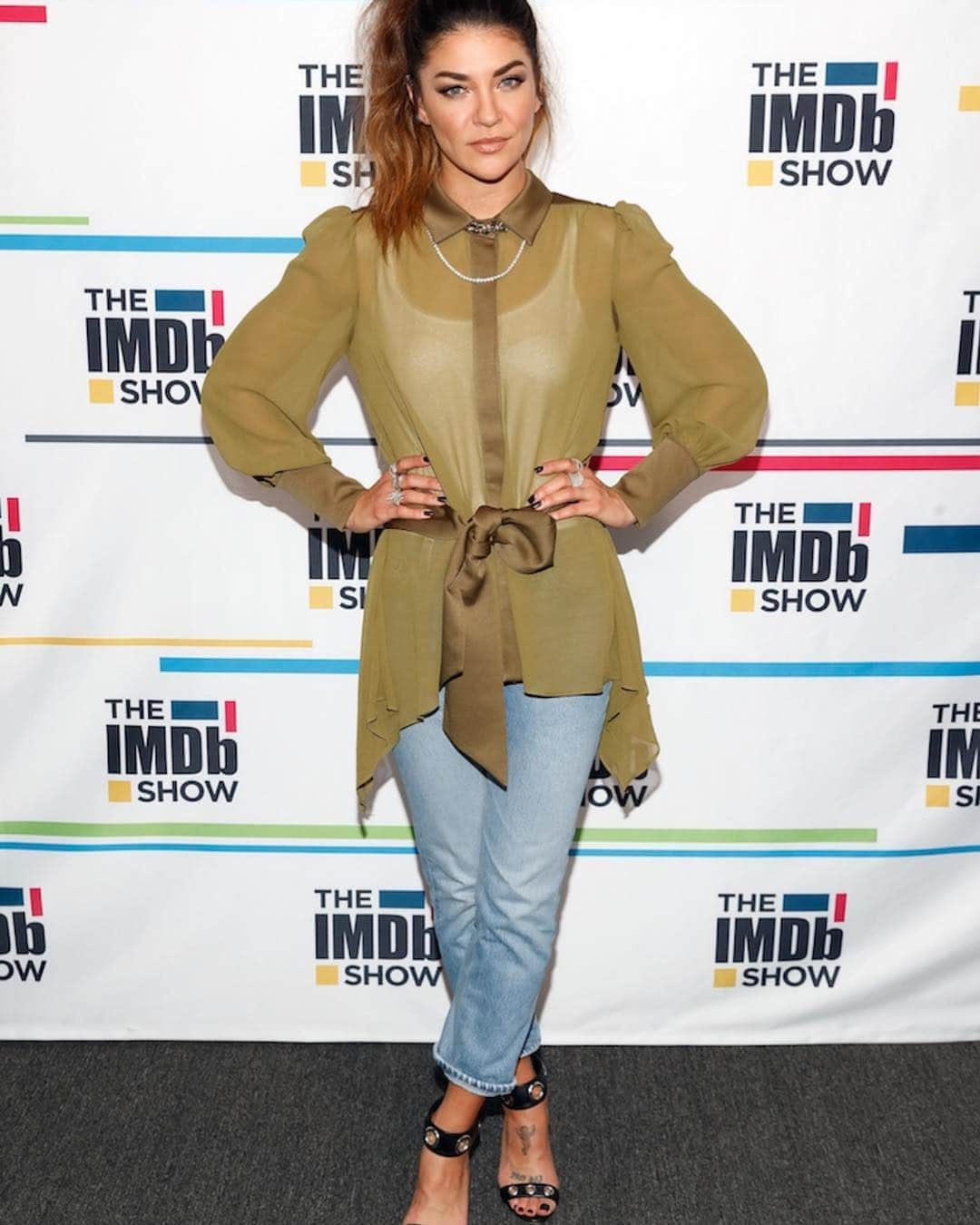 ジェシカ・ゾアのインスタグラム：「@imdb 🖤 #IMDbShow :)」