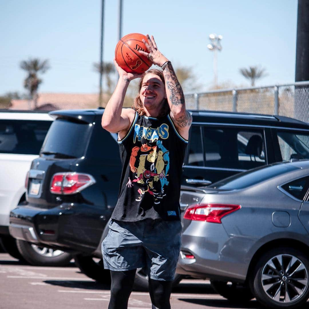 クリーブランド・インディアンスさんのインスタグラム写真 - (クリーブランド・インディアンスInstagram)「Ballin’ like March Madness 🏀」3月15日 4時34分 - cleguardians