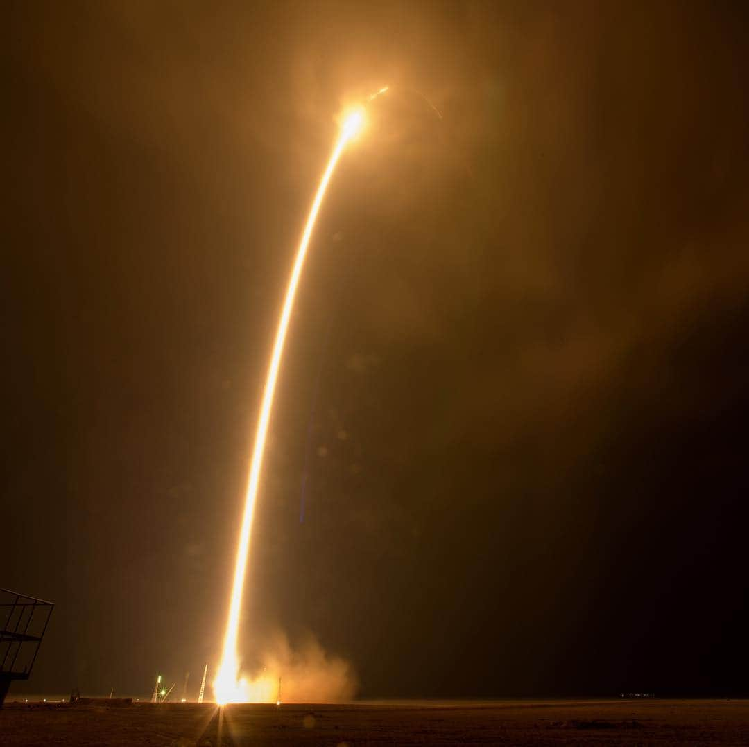 国際宇宙ステーションさんのインスタグラム写真 - (国際宇宙ステーションInstagram)「Beautiful launch! The Soyuz spacecraft carrying NASA Astronauts Nick Hague (@astrohague) and Christina Koch (@astro_christina), and Russian cosmonaut Alexey Ovchinin launched from Kazakhstan to the International Space Station at 3:14 p.m. EDT and has safely reached orbit. At the time of launch, the station was flying about 250 miles over southern Russia, across the northeast border with Kazakhstan; more than 1,100 statute miles ahead of the Soyuz as it leaves the launch pad.  Nick, Christina, and Alexey have begun their six-hour trip to the orbital laboratory where they will live and work for more than six months. The new crew members will dock to the Rassvet module at 9:07 p.m.  About two hours later, hatches between the Soyuz and the station will open and the new residents will be greeted by NASA astronaut Anne McClain, station commander Oleg Kononenko of Roscosmos, and David Saint-Jacques of the Canadian Space Agency.  Coverage of the Soyuz docking to the International Space Station will begin at 8:45 p.m. with the spacecraft docking expected at 9:07 p.m. Coverage of the hatch opening between the Soyuz and the space station will begin at 10:30 p.m.  Watch it all live at www.nasa.gov/live or on the NASA app.  #nasa #launch #spaceflight #spacestation #astronaut #internationalspacestation」3月15日 4時42分 - iss