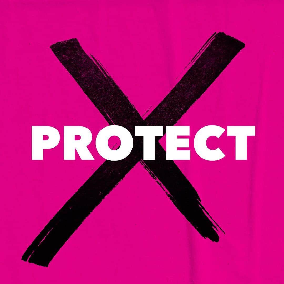 チェルシー・ハンドラーさんのインスタグラム写真 - (チェルシー・ハンドラーInstagram)「Health care is a human right. Reproductive health care is a human right. I stand against the latest attack on reproductive health care because people deserve to hear ALL their options. I stand with Planned Parenthood to #ProtectX: http://bit.ly/titlex-4」3月15日 4時46分 - chelseahandler