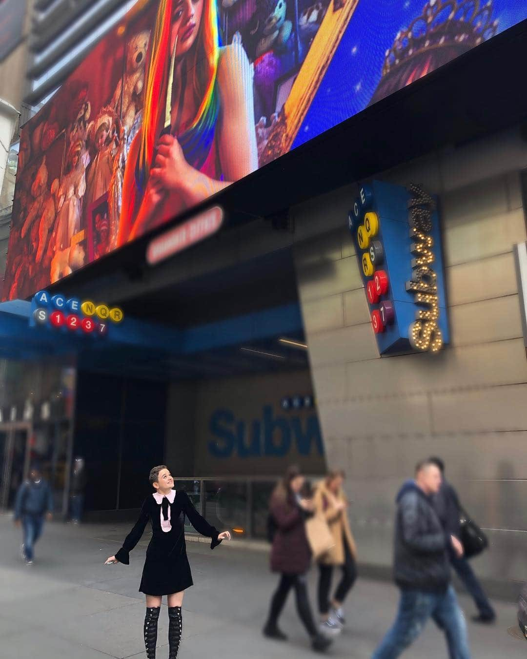 ジョーイ・キングさんのインスタグラム写真 - (ジョーイ・キングInstagram)「Wow. I’m so fricken emotional man. Seeing The Act billboard in Times Square...I’ll never forget this moment」3月15日 4時50分 - joeyking