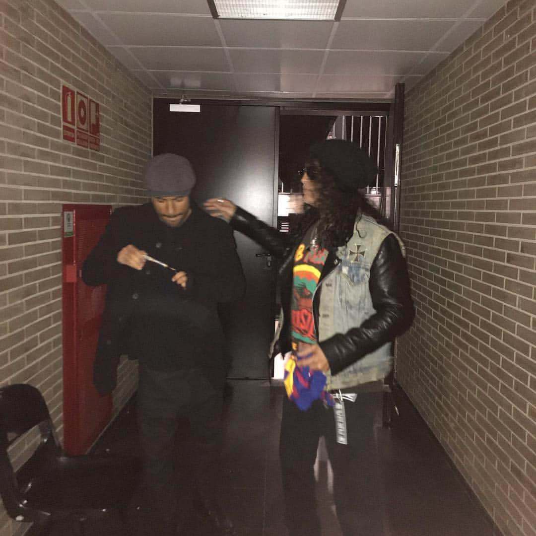 ラフィーニャさんのインスタグラム写真 - (ラフィーニャInstagram)「Zerando minha vida conhecendo uns dos meus maiores ídolos. @slash 🙏🏾🤘🏾🎸😍」3月15日 4時51分 - rafalcantara