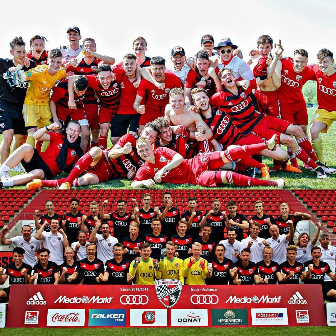 FCインゴルシュタット04さんのインスタグラム写真 - (FCインゴルシュタット04Instagram)「ALLE ABSTIMMEN‼️ 🗳  Unsere #Schanzer #U19 ist als bestes Jugendteam bei der „Nacht des Sports“ nominiert 🤩🙌👏 Vote jetzt für die #Jungschanzer unter fci.de/IZ_19 ☝️ DANKE 🙏  Link auch in der Bio 👀🖤❤️ #Ehrenmänner #Nachwuchs #proud #team #squad #squadgoals」3月15日 4時59分 - dieschanzer