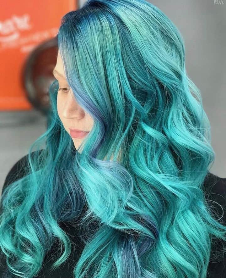 CosmoProf Beautyさんのインスタグラム写真 - (CosmoProf BeautyInstagram)「This mermaid hair is about to make a splash🧜‍♀️💙 ✨ Products used: @aquagehaircare Sea Extend Volumizing Mist Aquage Sea Extend Volumizing Fix Hairspray Aquage Beyond Body Sealing Spray Hair by: @rlvxhair ✨ Find Aquage Sea Extend products at #cosmoprofbeauty where you are #licensedtocreate . . . . . #repost #aquage #aquagehaircare #mermaidhair #mermaidhairdontcare #bluehair #bluehairdontcare #greenhair #tealhair」3月15日 5時00分 - cosmoprofbeauty