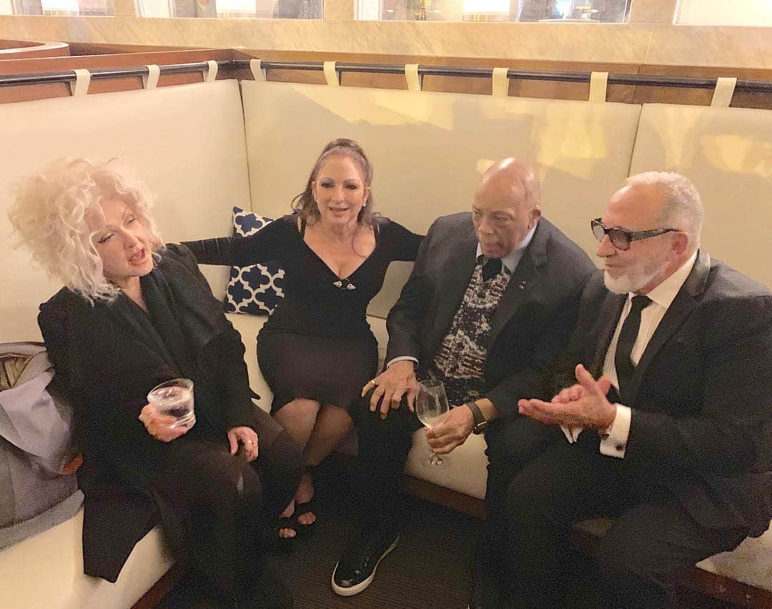 シンディ・ローパーさんのインスタグラム写真 - (シンディ・ローパーInstagram)「Just serenading a few old friends in DC last night... 🙌」3月15日 5時11分 - cyndilauper