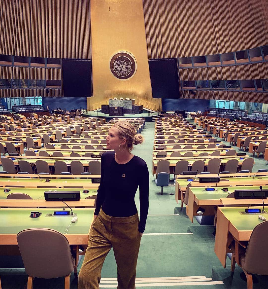 トニ・ガーンさんのインスタグラム写真 - (トニ・ガーンInstagram)「Rounding off my women’s week with a tour of the @unitednations 🙏🏼 Thank you @unwomen for all your support and teaching me so much this week. While the end goal is always the work we do in the field, getting together in one place, and being able to listen to the big organizations and political meetings, all around the same issues is so inspiring and gives me so much energy for @tonigarrnfoundation. There are truly some amazing women making things happen on this planet! In my next life I’m going to make this my office🤓💕🇺🇳 #csw63」3月15日 5時06分 - tonigarrn