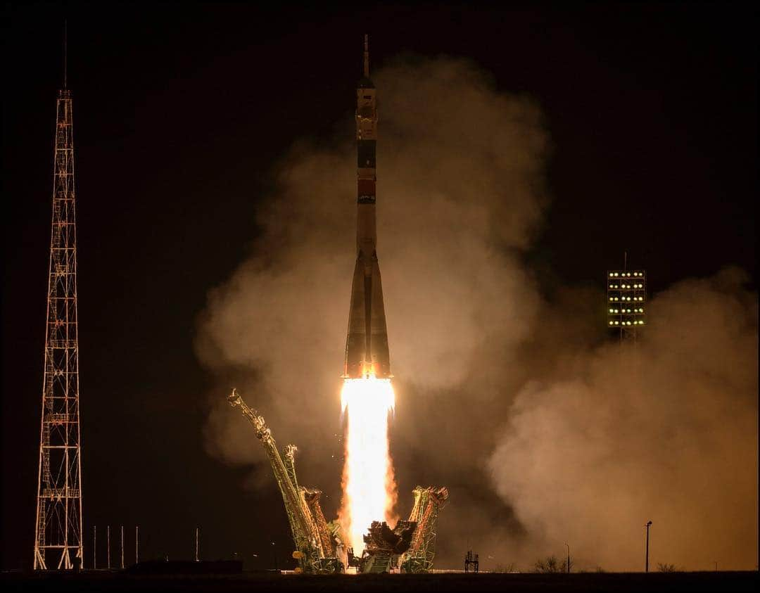 スコット・ケリーさんのインスタグラム写真 - (スコット・ケリーInstagram)「Congrats to rookie @astro_christina, sort-of rookie @astrohague and Alexey Ovchinin on your successful launch. May your flight be long and prosperous! #nasa #rocket #launch #soyuz #exp59」3月15日 5時14分 - stationcdrkelly