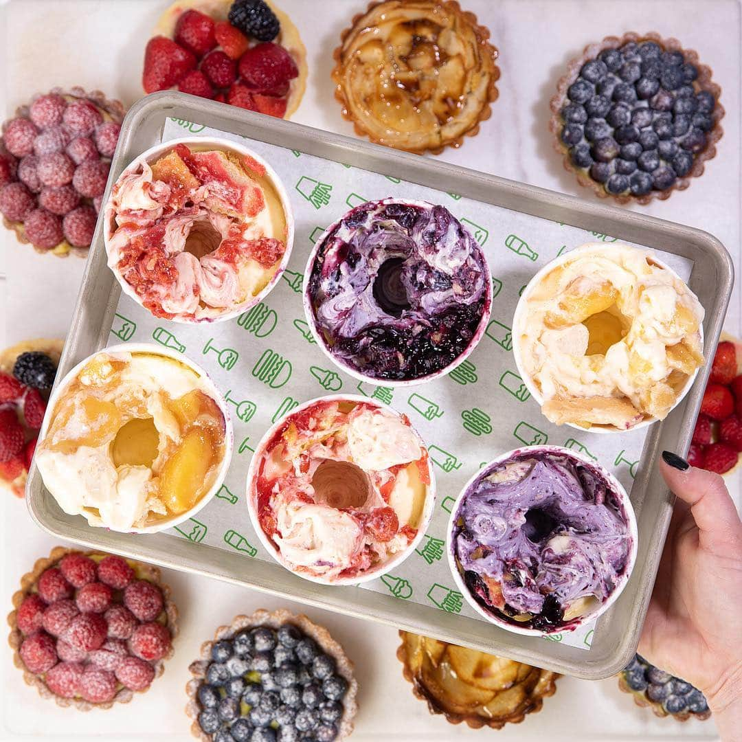 SHAKE SHACKさんのインスタグラム写真 - (SHAKE SHACKInstagram)「Our love for the Pie Oh My concrete is endless, especially on Pi Day. 🥧 #shakeshack」3月15日 5時15分 - shakeshack