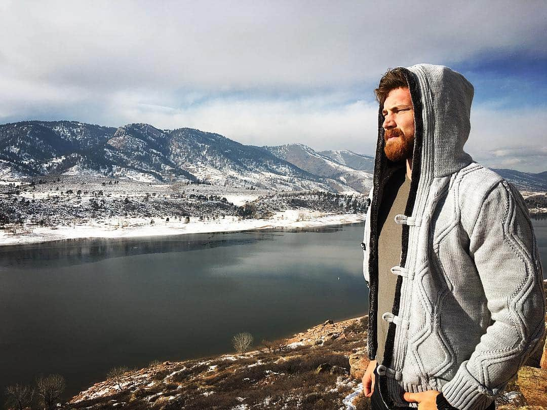 デレック・テラーさんのインスタグラム写真 - (デレック・テラーInstagram)「#tbt to this cold day In Colorado. This ‘Bomb Cyclone’ is no joke, stay safe out there!」3月15日 5時16分 - derektheler