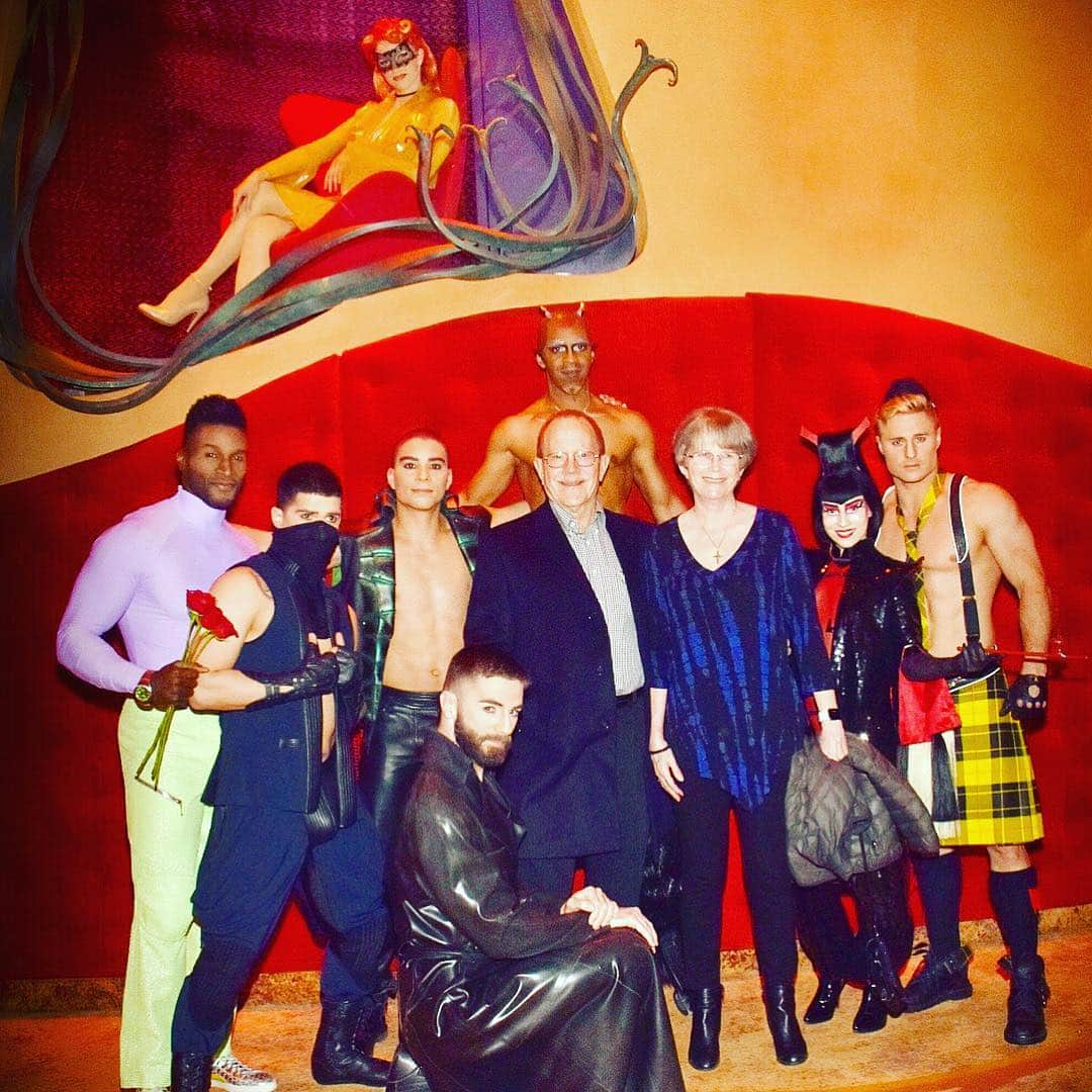 ニール・パトリック・ハリスさんのインスタグラム写真 - (ニール・パトリック・ハリスInstagram)「Thank you @cirquedusoleil for welcoming my parents to your sexy den of debauchery and virile variety known as #Zumanity. They were both shocked and impressed by the fetish fun, and while I’d like to assume it lead to an amorous evening, I’d much prefer not to imagine it. Swipe to see the second picture - I love their seemingly uncomfortable preshow laughter!」3月15日 5時22分 - nph