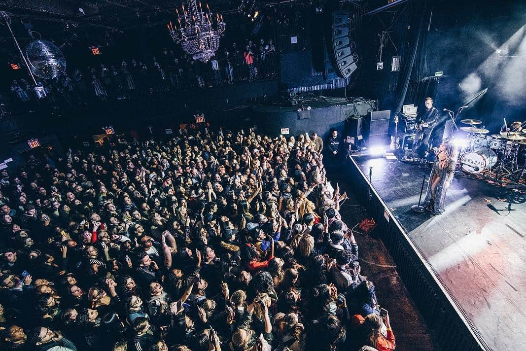 サブリナ・カーペンターさんのインスタグラム写真 - (サブリナ・カーペンターInstagram)「NYC IN THE NIGHT TIME  see u tonight Toronto」3月15日 5時31分 - sabrinacarpenter