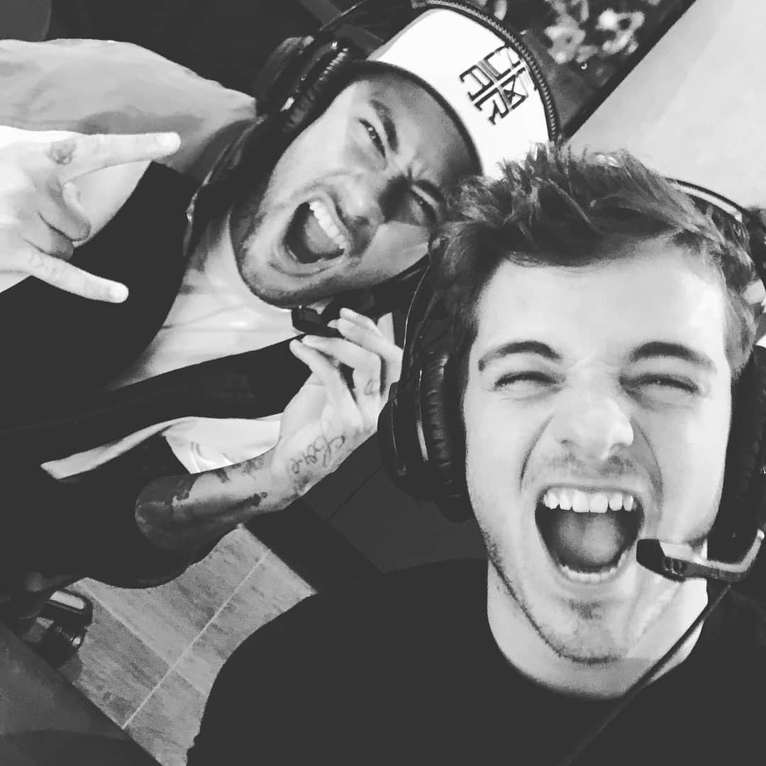 ネイマールさんのインスタグラム写真 - (ネイマールInstagram)「🎧 @martingarrix 👊🏽」3月15日 5時34分 - neymarjr