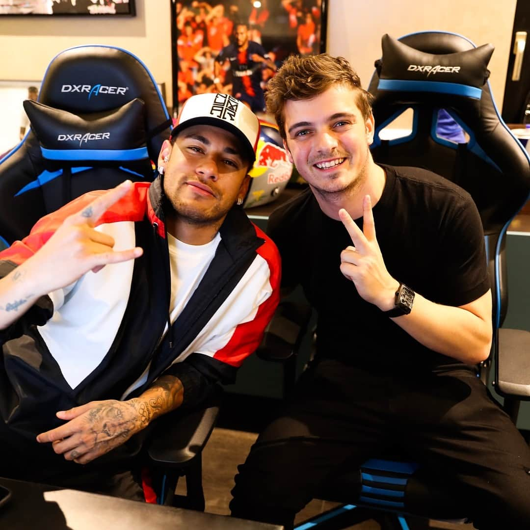 ネイマールさんのインスタグラム写真 - (ネイマールInstagram)「🎧 @martingarrix 👊🏽」3月15日 5時34分 - neymarjr