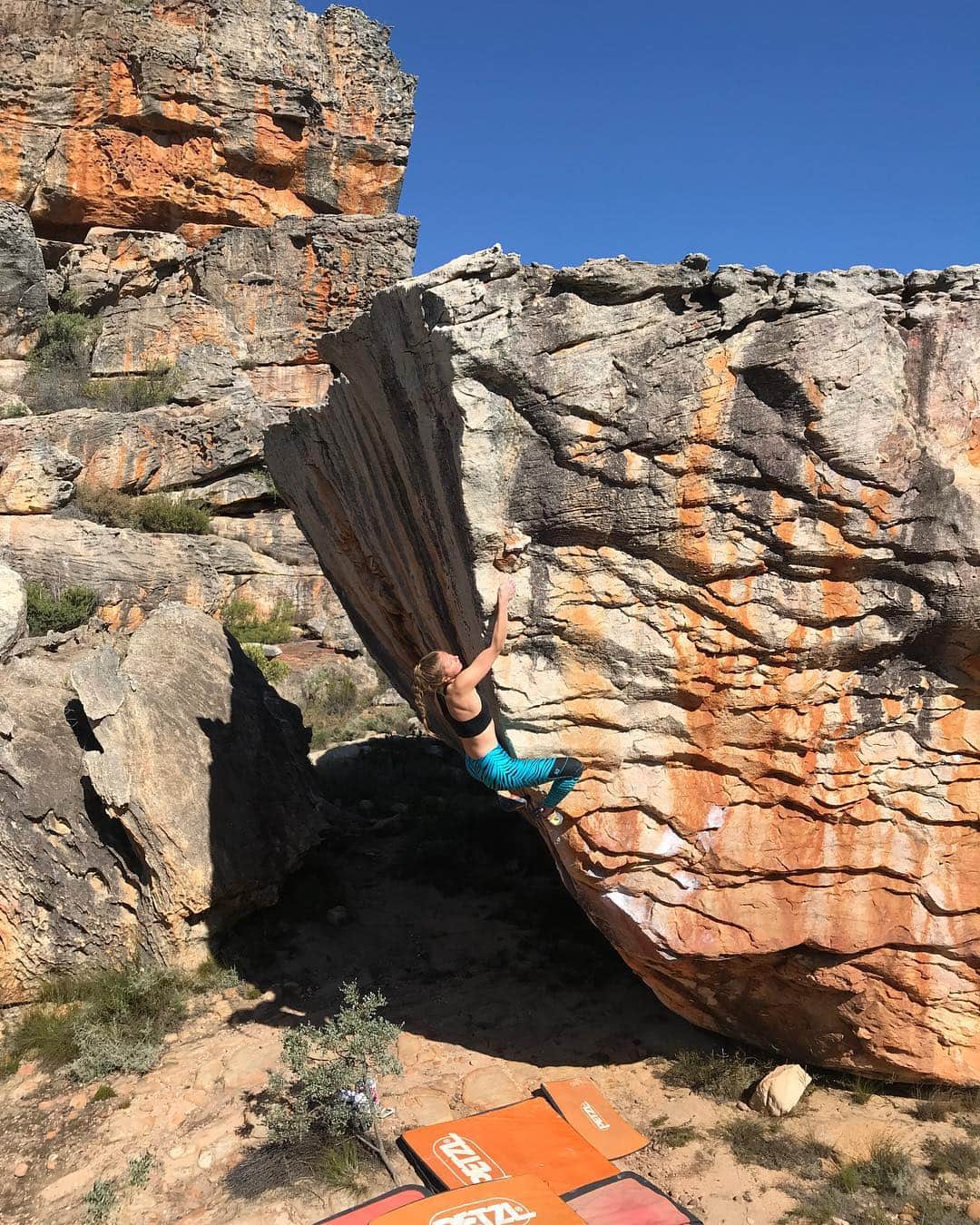 カロリーネ・ジンフーバーさんのインスタグラム写真 - (カロリーネ・ジンフーバーInstagram)「🇿🇦 S U M M E R  2 0 1 9  B O O K E D ✅ @sosolid_official @belmezface @frictionlabs @scarpa_at @natureclimbing . . . . #climbing #climb #klettern #bouldern #bouldering #holiday #summer #rocklands #africa #capetown #bouldering_came_first #leggings #colourupyourlife #natureclimbing #frictionlabs #chalkupless #scarpaclimb #noplacetoofar」3月15日 5時40分 - karo_sinnhuber