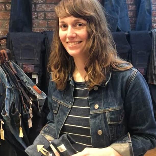 のインスタグラム：「We were live from the shop picking the winners of the Bowie bobbin contest. If you purchased a pair of the Limited edition Last of Cone Mills Bowie’s then you were automatically entered. We still have about 50 pair left to sell. Check the website immediately, they are going fast. #lovejeans #jeanshopnyc #madeinusa #conewhiteoak」
