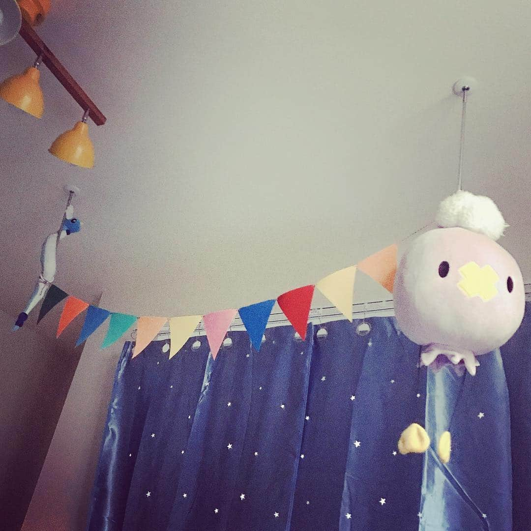 柊木りおさんのインスタグラム写真 - (柊木りおInstagram)「ふふふふふ  Pokémon room. My room.  #子供部屋 #子供部屋作り #子供部屋インテリア #pokemon #ポケモン #癒し」3月15日 5時56分 - hiiragirio1220