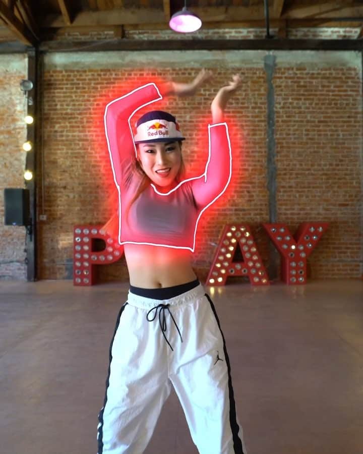 のインスタグラム：「You picked the shots, we made the edit. 🤝 Shoutout to everyone who helped produce this video with @dancerdassy by voting on our Instagram story. 🎬: YOU 💃: @dancerdassy  #youproduce #dance #givesyouwings」