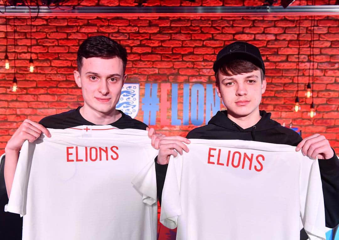 サッカー イングランド代表チームさんのインスタグラム写真 - (サッカー イングランド代表チームInstagram)「Meet the #eLions, our official esports team! 🎮」3月15日 6時12分 - england
