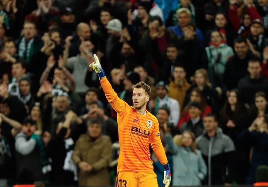 ノルベルト・ムラーラ・ネトのインスタグラム：「Rumo às quartas! 🦇#cuartosdefinal #europaleague #uefa #amuntvalencia」