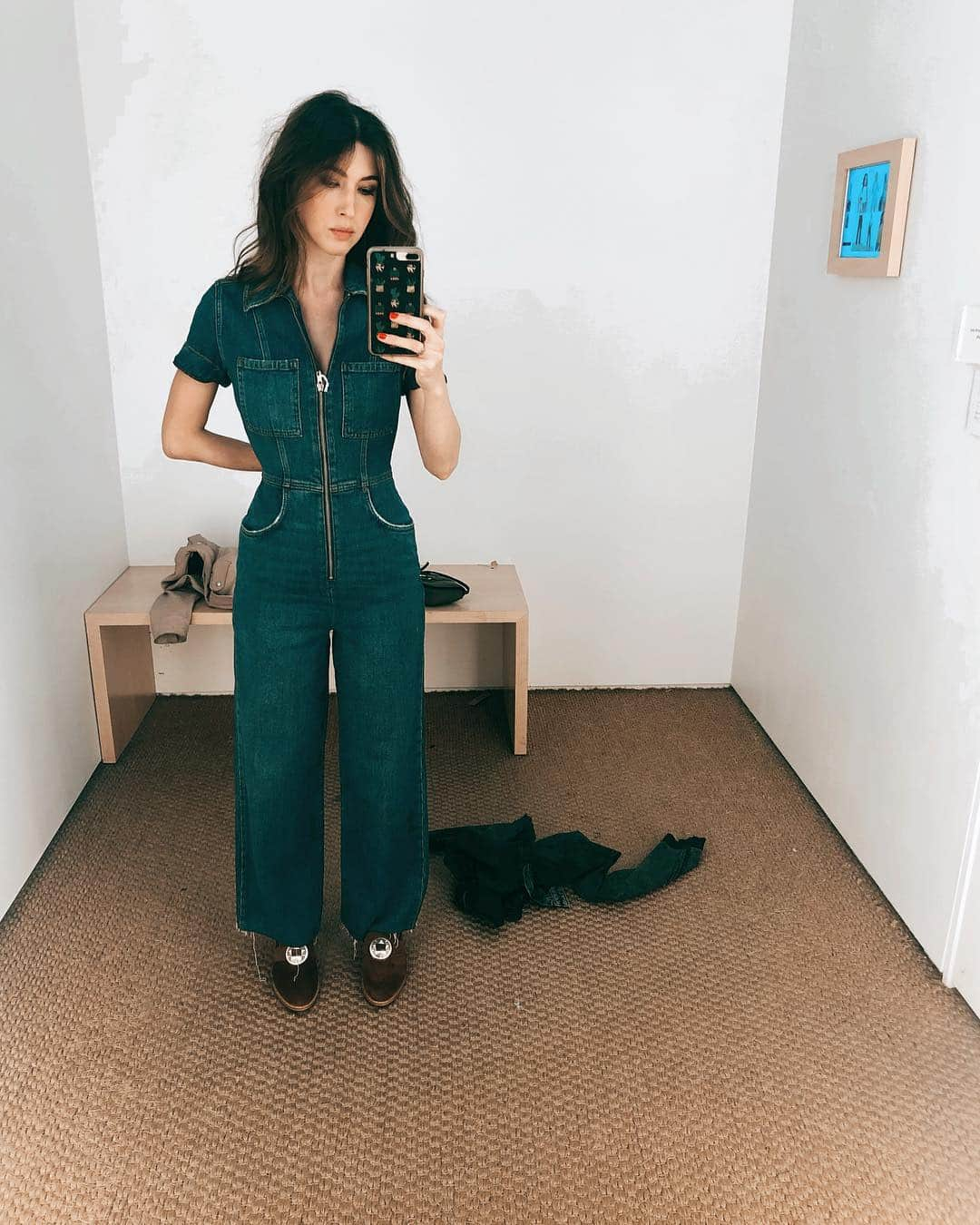 ケイト・ボイージェルさんのインスタグラム写真 - (ケイト・ボイージェルInstagram)「how do we feel about denim jumpsuits??👖」3月15日 6時14分 - katevoegele