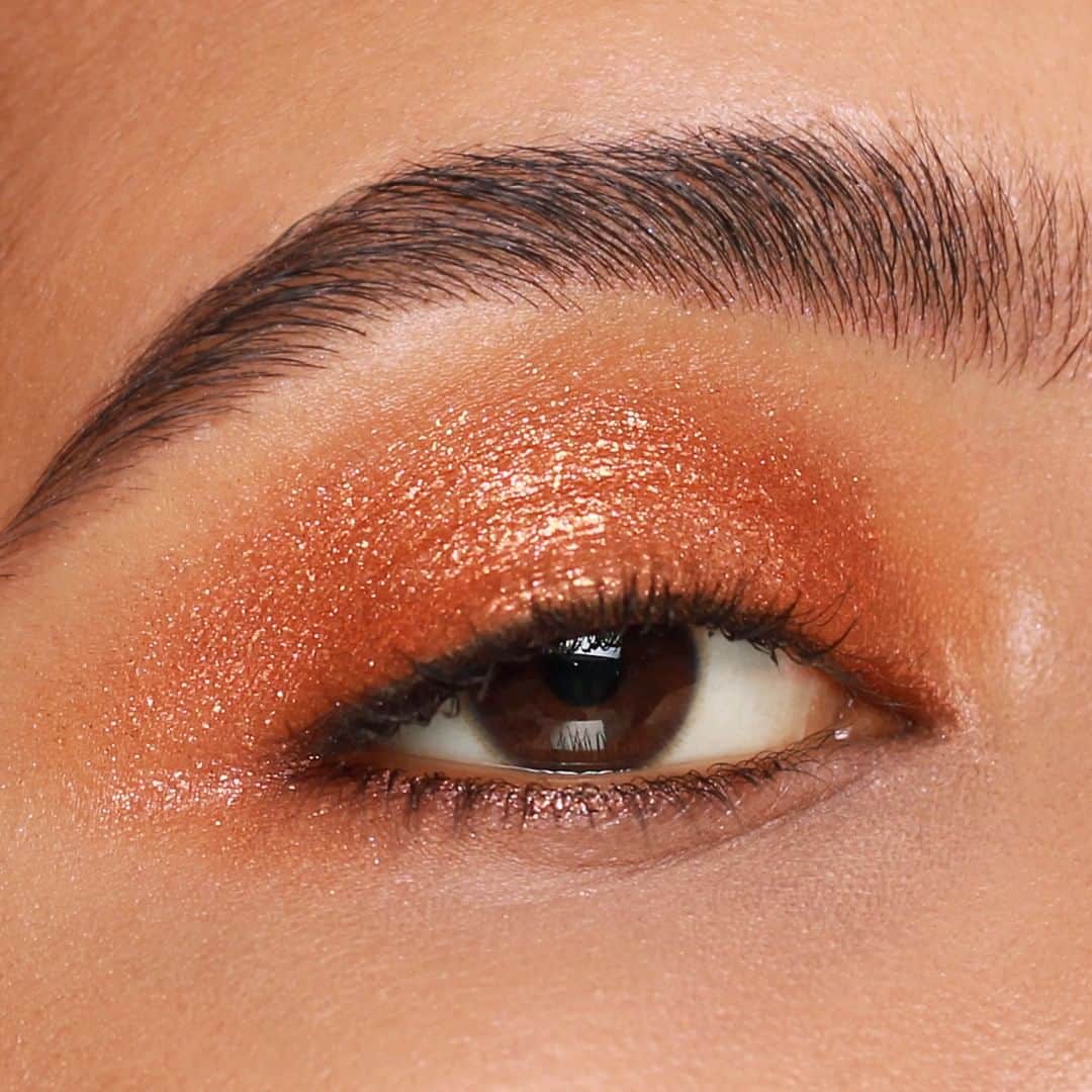 Smashboxのインスタグラム：「Crystalized Always On Liquid Eye Shadow with 12-hour wear glides on brilliant, crystal-inspired shimmer & won’t crease or smudge. 🔥🔥🔥#GetCrystalized」