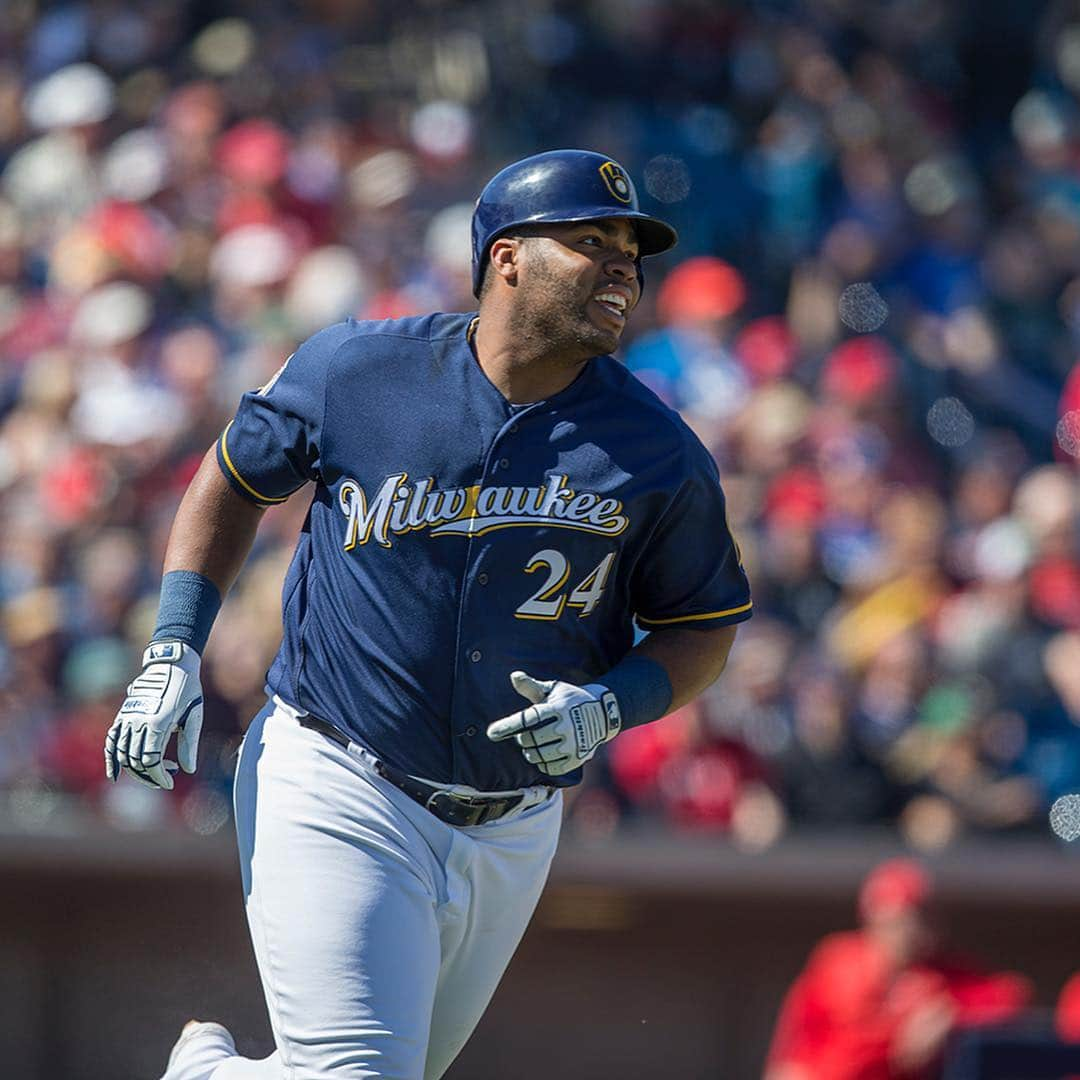 ミルウォーキー・ブルワーズさんのインスタグラム写真 - (ミルウォーキー・ブルワーズInstagram)「Home run swings probably shouldn’t look this easy. #CactusCrew」3月15日 6時51分 - brewers