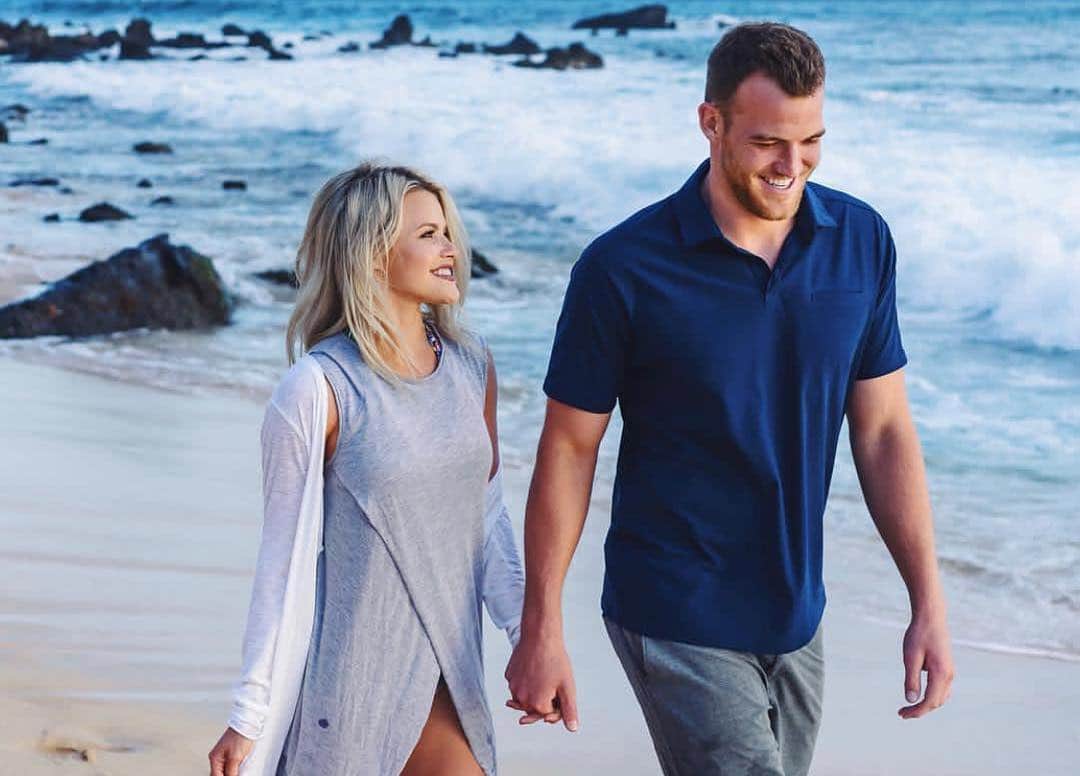 のインスタグラム：「The gorgeous @witneycarson in our Ero Muscle Tee and Reed Cardigan. . #iamlamade #personalstyle #slowfashionmovement #sustainablestyle #theeverygirl #livelovebeauty #momentsofchic #lookfortheday #lovelysquares #abmlifeiscolorful #livethelittlethings #visualcrush #prettylittleiiinspo #fbloggerstyle #americanstyle #darlingdaily #beachstyle #californiastyle」