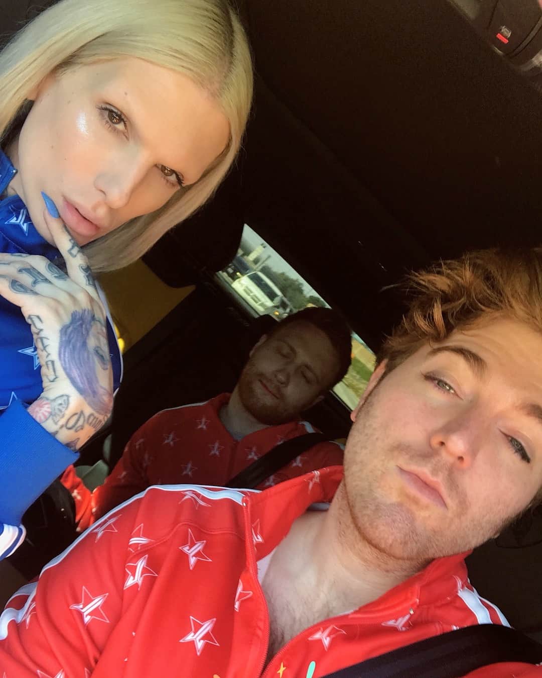 シェーン・ドーソンのインスタグラム：「Happy #BlueBlood Day 🔷🔹🔷🔹」