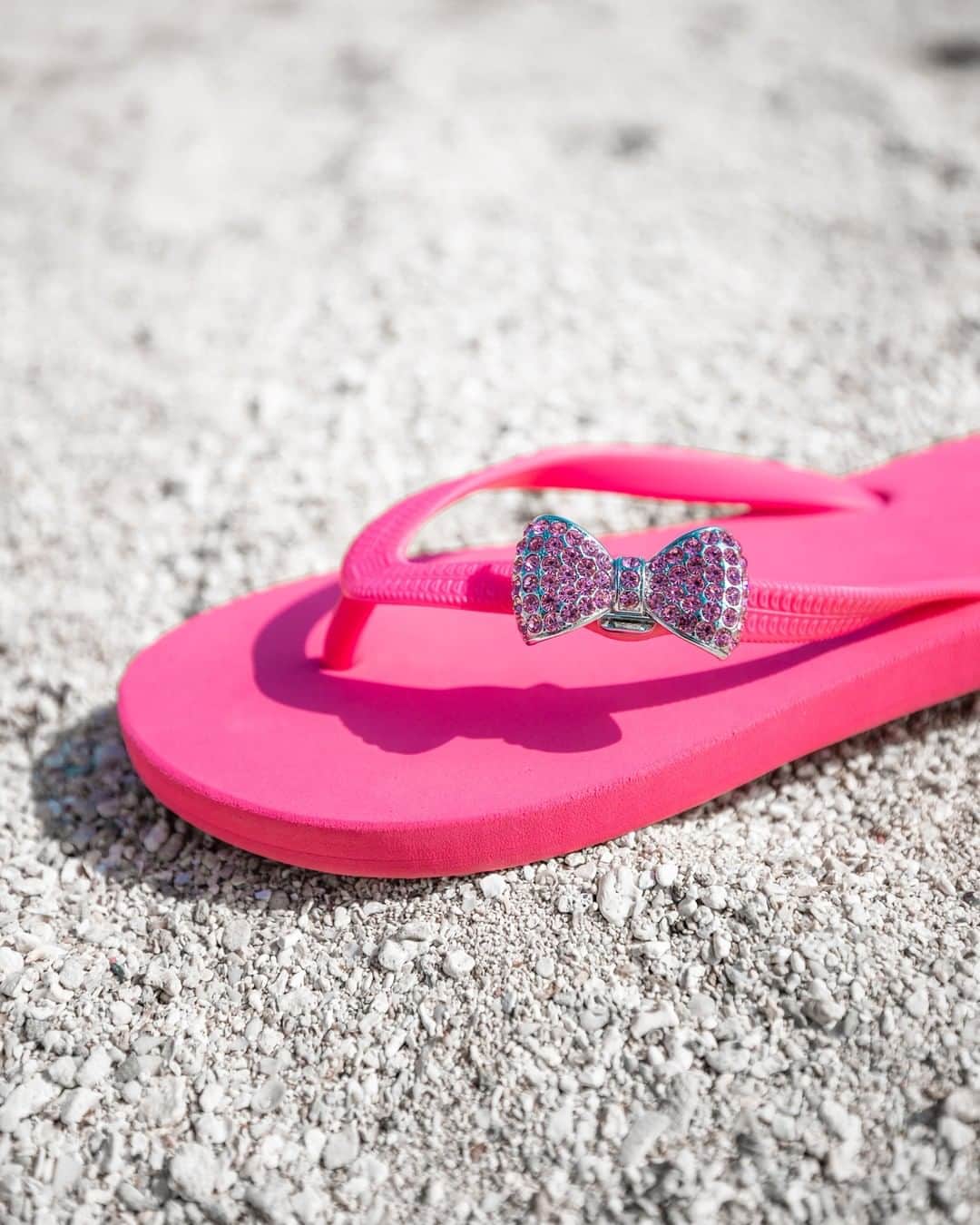 Popits Hawaiiさんのインスタグラム写真 - (Popits HawaiiInstagram)「Staff Picks✔️⁣ Pink Flat Sandal with Pink Ribbon Charm😘⁣🎀⁣ ⁣ ⁣ #popitshawaii #ポピッツ #sandals #charms #alohastate #luckywelivehawaii #waikiki #footwear #thong #happyfeet #flipflops #slippers #ハワイ #ハワイ旅行 #ハワイ好き #ハワイ大好き #ハワイ好きな人と繋がりたい #ビーチサンダル #フラ #フラダンス #占い」3月15日 7時00分 - popitshawaii