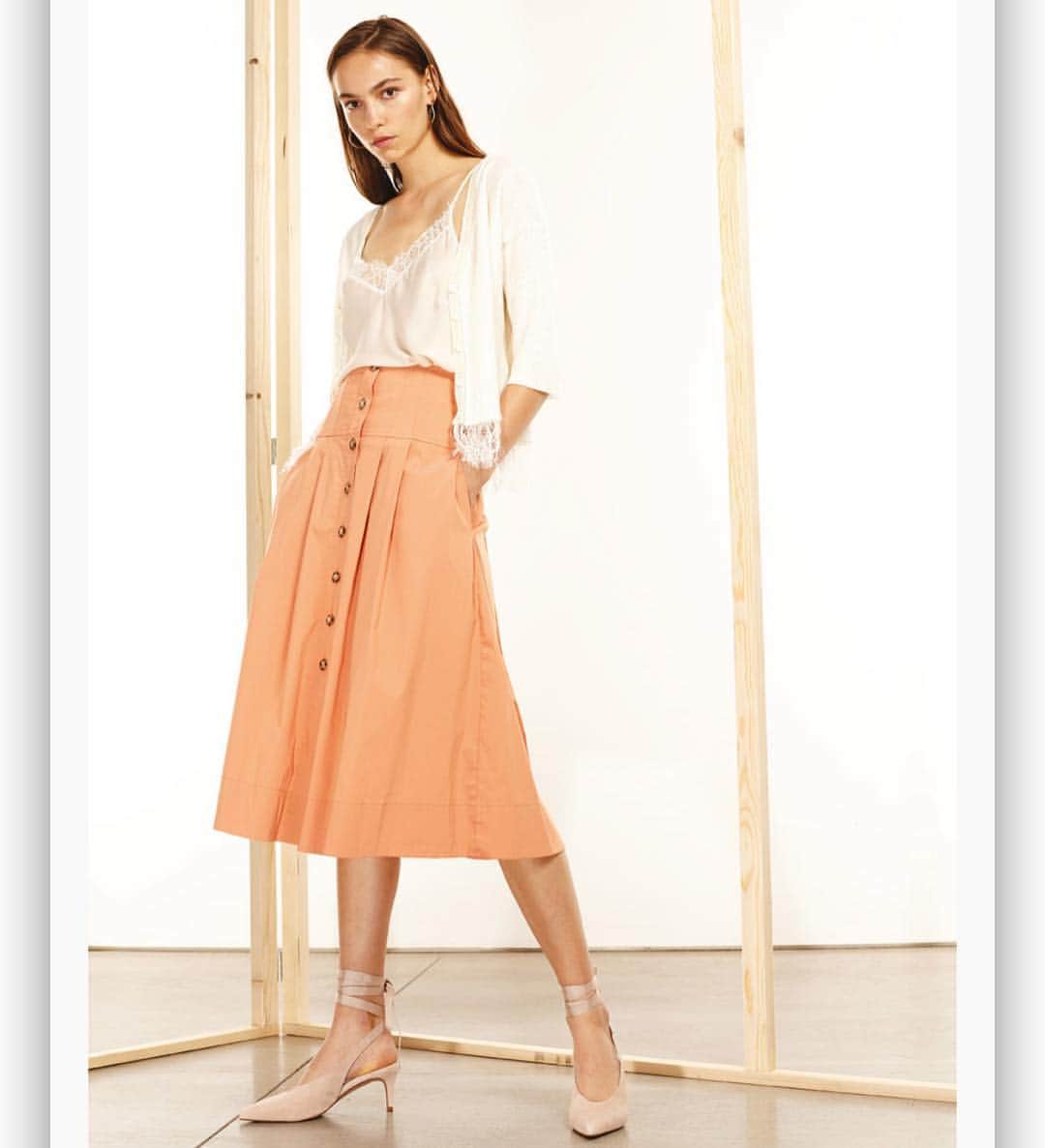ゴータのインスタグラム：「#sunset#orange#desert#sunsettrip#spring#gothaitalia#inlove#knitwear#newcollection#ss19」
