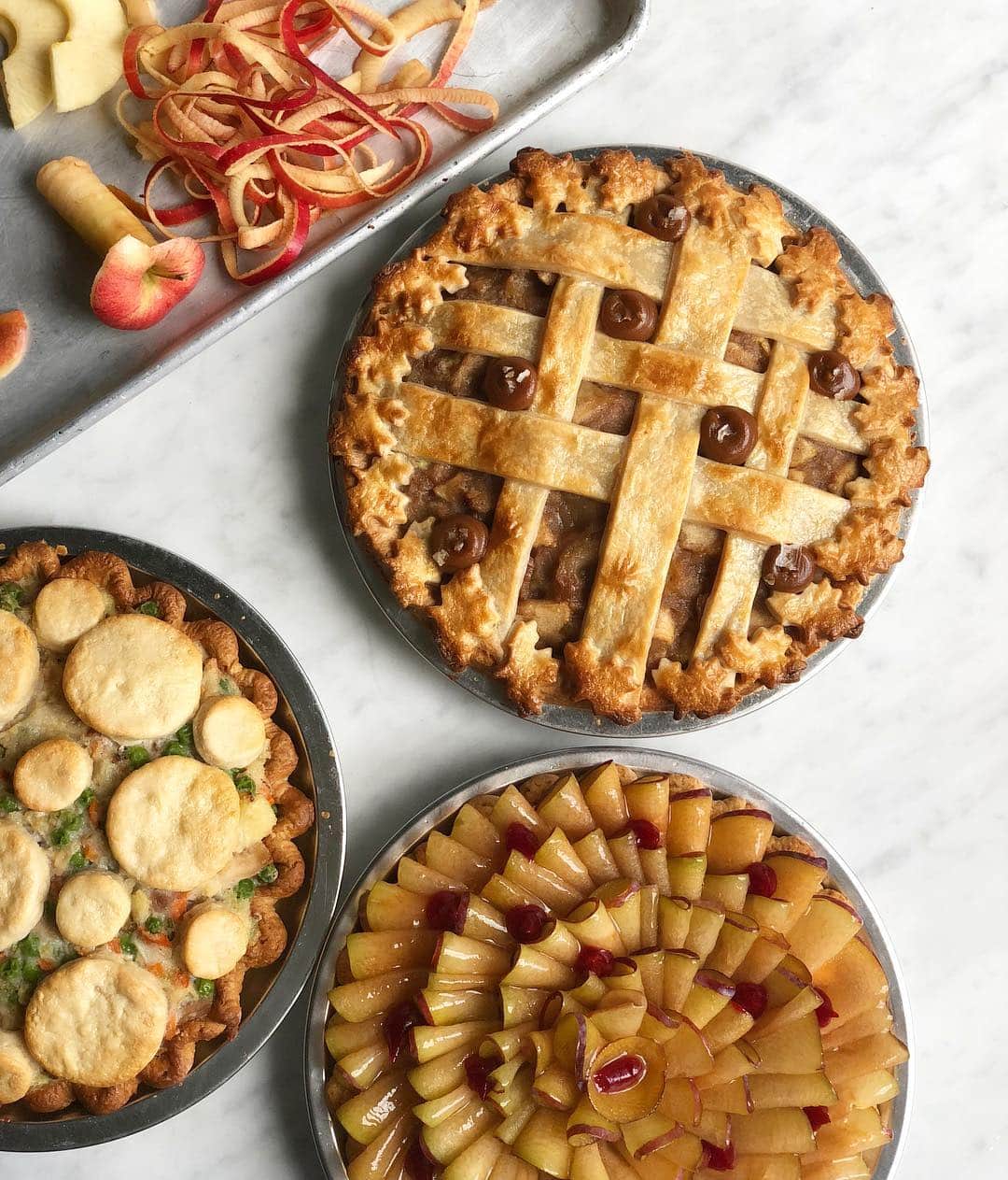 DOMINIQUE ANSEL BAKERYさんのインスタグラム写真 - (DOMINIQUE ANSEL BAKERYInstagram)「When it’s pi day, we think about the hundreds and hundreds of pies we made for Pie Night. What started as a one-night event (because our team went apple picking and picked so many apples! 🤣) for a few dozen people here in the West Village became an annual tradition with new flavors each year. It’s something we always look forward to each fall in NYC, and now we’re able to share the tradition with you all in LA and London too. Never too early to start thinking of flavors for this fall. What are some of your favorite kinds of pie? #piday #🥧」3月15日 7時31分 - dominiqueansel