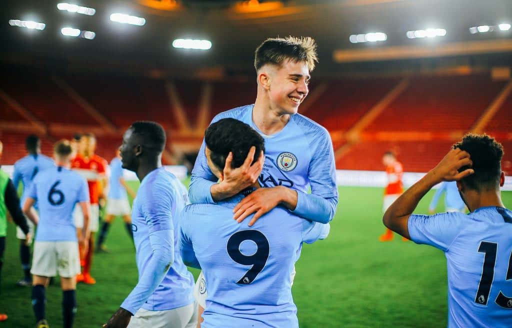 マンチェスター・シティFCさんのインスタグラム写真 - (マンチェスター・シティFCInstagram)「U18 PREMIER LEAGUE CUP WINNERS 🏆💙 #mancity」3月15日 7時24分 - mancity