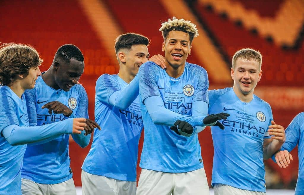 マンチェスター・シティFCさんのインスタグラム写真 - (マンチェスター・シティFCInstagram)「U18 PREMIER LEAGUE CUP WINNERS 🏆💙 #mancity」3月15日 7時24分 - mancity