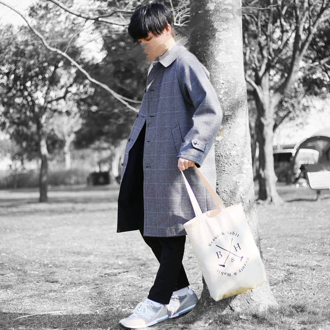 ひっちさんのインスタグラム写真 - (ひっちInstagram)「Beauty＆Habitのトートバッグコーデ🎩👕👖✨﻿ → bh_paris ﻿﻿ ﻿ 土曜日のグラマーフェスで実物展示販売されるので是非！﻿ ﻿﻿﻿﻿﻿﻿ 今日のポイント‼﻿﻿﻿﻿﻿﻿﻿﻿﻿ ┏━Ｕ━━━Ｕ━━┓﻿﻿﻿﻿﻿﻿﻿﻿﻿﻿﻿﻿﻿﻿﻿﻿﻿﻿ ✨キレイめカジュアル🙌🙌 ✨﻿﻿﻿﻿﻿﻿﻿﻿﻿ ┗━━━━━━━━┛﻿﻿﻿﻿﻿﻿﻿﻿﻿﻿﻿﻿﻿﻿﻿﻿﻿﻿ ﻿﻿﻿﻿﻿﻿﻿﻿ Coat→ @beautyandyouth_official ﻿﻿ Pants→ @zozoglobal﻿﻿ Shoes→ #newbalance﻿ Socks→ @harusaku.official ﻿﻿ Bag→ @bh_paris ﻿﻿ ﻿ ﻿・﻿﻿﻿﻿﻿﻿﻿﻿﻿﻿﻿﻿﻿﻿﻿﻿﻿﻿﻿﻿ 検索用タグ﻿﻿﻿ ・﻿﻿﻿﻿﻿﻿﻿﻿﻿﻿﻿﻿ #お洒落さんと繋がりたい #おしゃれさんと繋がりたい #古着コーデ #古着好きな人と繋がりたい #キレイめカジュアル #気になった人フォロー  #mensfashion #いいね返し  #古着男子 #韓国ファッション #古着MIX #キレイめカジュアル﻿ #いいね100 #グラマーフェス #WEARコーデ ﻿﻿#ユニクロコーデ #ユニクロきれいめ部﻿﻿ #きれいめコーデ #GUコーデ #GU #ゆにくろコーデ #メンズファッション  #春コーデ #デートコーデ #メンズファッション ﻿ ﻿﻿﻿﻿﻿﻿﻿ (｡-ω-｡)-----グラマーフェス情報----(｡-ω-｡)﻿﻿﻿﻿﻿﻿ ﻿﻿﻿﻿﻿﻿ ﻿﻿﻿﻿﻿﻿﻿ グラマーフェスティバル3/16 in 大阪 ﻿﻿﻿﻿﻿﻿﻿ Produce by Beauty&Habit﻿﻿﻿﻿﻿﻿﻿ ﻿﻿﻿﻿﻿﻿﻿ 古着フェス - 2019ss - ※ハンドメイド販売も同時開催!! ﻿﻿﻿﻿﻿﻿﻿ ﻿﻿﻿﻿﻿﻿﻿ 【開催概要】﻿﻿﻿﻿﻿﻿﻿ ▼開催日 ﻿﻿﻿﻿﻿﻿﻿ ・2019.3.16(土)﻿﻿﻿﻿﻿﻿﻿ ▼時刻 ﻿﻿﻿﻿﻿﻿﻿ ・11:00-19:00﻿﻿﻿﻿﻿﻿﻿ ▼入場料 ﻿﻿﻿﻿﻿﻿﻿ ・500円﻿﻿﻿﻿﻿﻿﻿ ▼場所 ﻿﻿﻿﻿﻿﻿﻿ ・大阪 心斎橋駅直結 WHITE AVENUE B1F イベントスペース﻿﻿﻿﻿﻿﻿﻿ ▼スケジュール ﻿﻿﻿﻿﻿﻿﻿ ・一部：11:00-14:00﻿﻿﻿﻿﻿﻿ ・二部：15:00-19:00﻿﻿﻿﻿﻿﻿ 【参加方法】﻿﻿﻿﻿﻿﻿﻿ ① インスタグラム@bh_paris へ来場予定人数をDM ﻿﻿﻿﻿﻿﻿﻿ 希望人数をお伝えください。﻿ ﻿﻿﻿﻿﻿﻿﻿ →DMにて整理番号を返信﻿ ﻿﻿﻿﻿﻿﻿ ②整理番号を入場時にご提示ください。﻿﻿﻿ ※当日参加も受付ますが整理券番号お持ちの方を優先案内となります。﻿﻿﻿ ﻿ --------------------------﻿﻿﻿﻿﻿﻿﻿ フリマ出店者﻿﻿﻿﻿﻿﻿﻿ ひっち﻿﻿﻿﻿﻿﻿﻿ まーしい﻿﻿﻿﻿﻿﻿﻿ にっしー(WEARISTA)﻿﻿﻿﻿﻿﻿﻿ KEI(WEARISTA)﻿﻿﻿﻿﻿﻿﻿ tai(WEARISTA)﻿﻿﻿﻿﻿﻿﻿ SHOTA﻿﻿﻿﻿﻿﻿﻿ kimiちゃん(インスタグラマー)﻿﻿﻿﻿﻿﻿﻿ aoちゃん(インスタグラマー)﻿ ﻿﻿﻿﻿﻿﻿ ﻿﻿﻿﻿﻿﻿﻿ ハンドメイド作家さん﻿﻿﻿﻿﻿﻿﻿ sheeep_zzzz madeinshe a_zukl ﻿﻿﻿﻿﻿﻿﻿ ﻿﻿ 協賛ブランド﻿﻿ wadmyc﻿﻿ ﻿﻿ 即売会﻿﻿ YoutuberJUN Re:(Tシャツ即売会)﻿﻿ ﻿﻿ ﻿﻿﻿﻿﻿﻿ 順不同敬称略﻿﻿﻿﻿﻿﻿﻿ ※全員1部、2部ともに同出店者となります。﻿﻿﻿﻿﻿﻿﻿ ﻿」3月15日 7時51分 - hicchiwear
