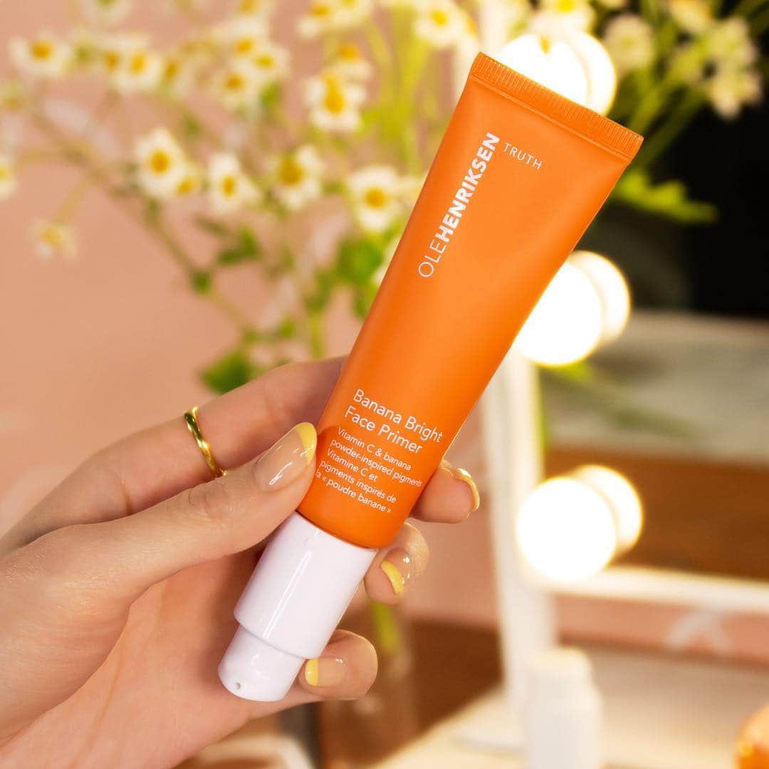 のインスタグラム：「Banana Bright, cameras, action! Stay selfie-ready with this #vitaminC primer to improve and extend makeup wear. Have you tried this primer yet? - Banana Bright Face Primer not only extends & improves makeup wear, but also has skincare benefits 😍 it contains vitamin C to help brighten & hydrate. It also has vitamin E to help stabilize the vitamin C and condition the skin.」