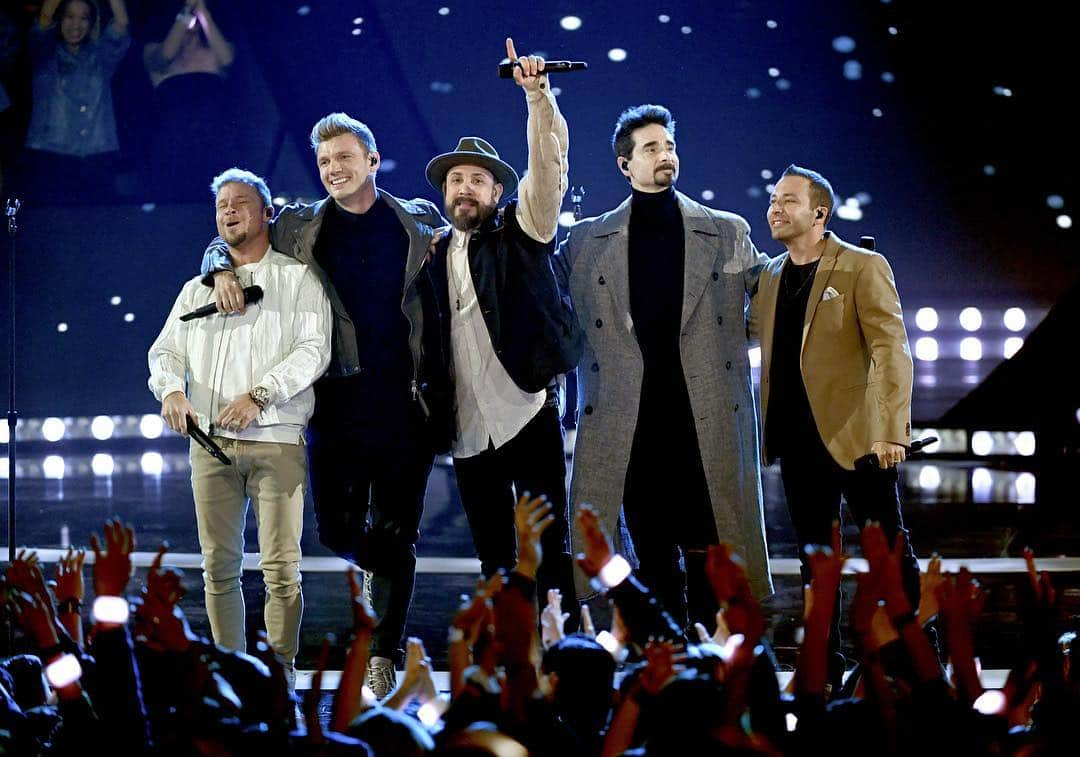 backstreetboysさんのインスタグラム写真 - (backstreetboysInstagram)「Was so much fun to perform “No Place” and mash it up with one of our classics tonight at #iHeartAwards2019! Thanks for the great time @iHeartRadio! 🎶 Jewelry by @ledragondor」3月15日 13時24分 - backstreetboys