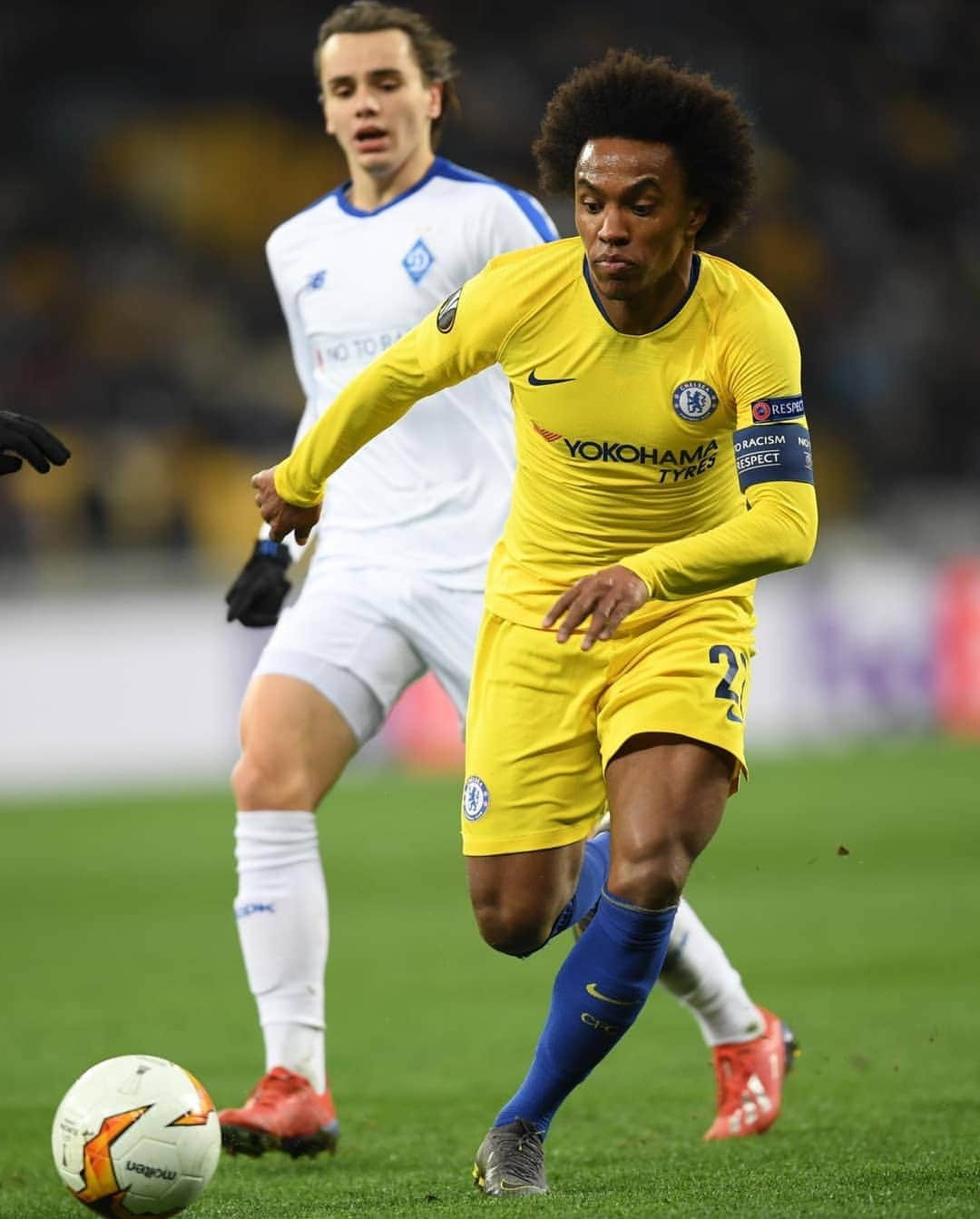 ウィリアンさんのインスタグラム写真 - (ウィリアンInstagram)「One more step!  Quarterfinals, here we go! Come on Chelsea! Mais um passo! Quartas de final, aí vamos nós! Vamos Chelsea! 💪🏿⚽️ #europaleague #CFC #W22 #quarterfinals」3月15日 8時01分 - willianborges88