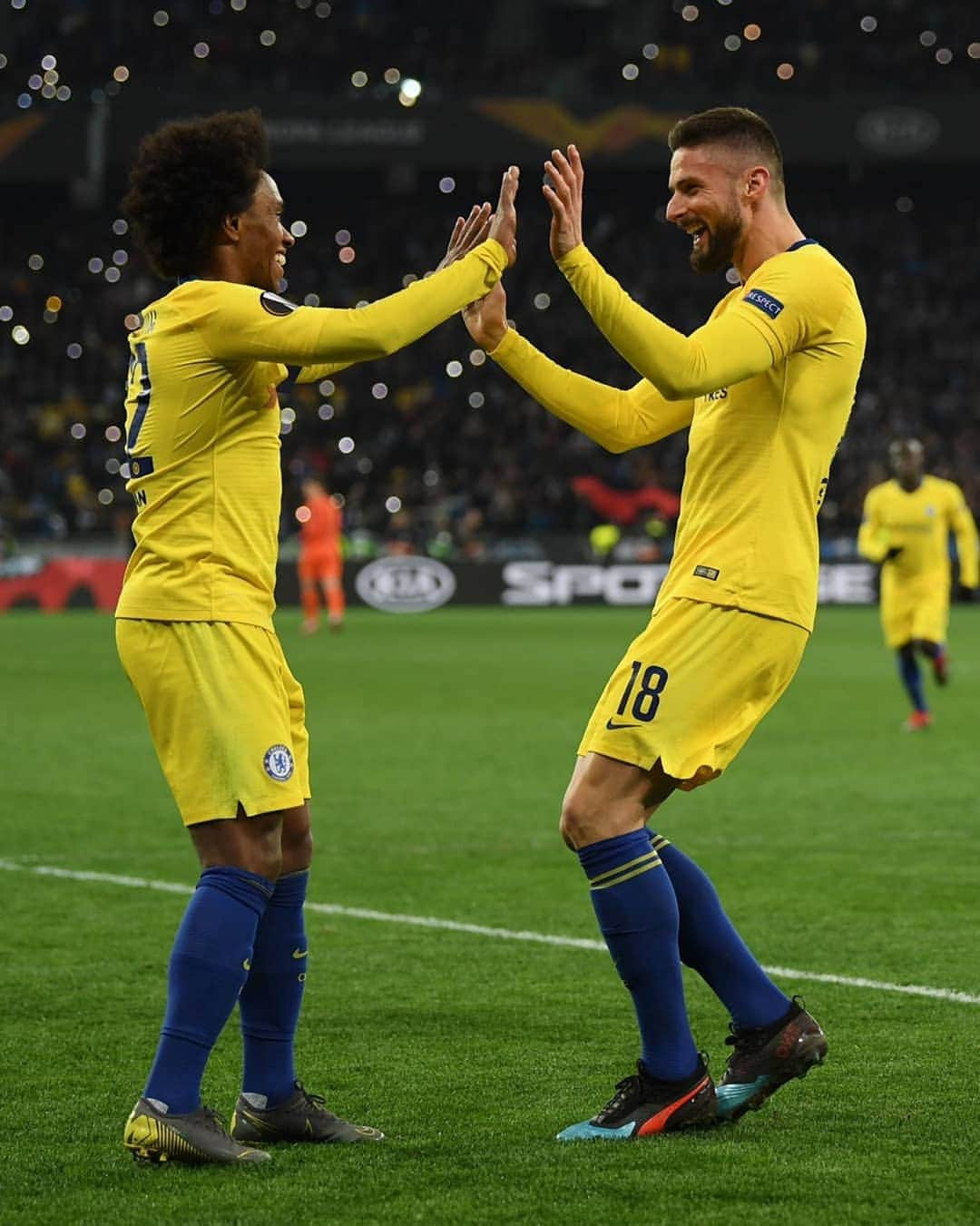 ウィリアンさんのインスタグラム写真 - (ウィリアンInstagram)「One more step!  Quarterfinals, here we go! Come on Chelsea! Mais um passo! Quartas de final, aí vamos nós! Vamos Chelsea! 💪🏿⚽️ #europaleague #CFC #W22 #quarterfinals」3月15日 8時01分 - willianborges88