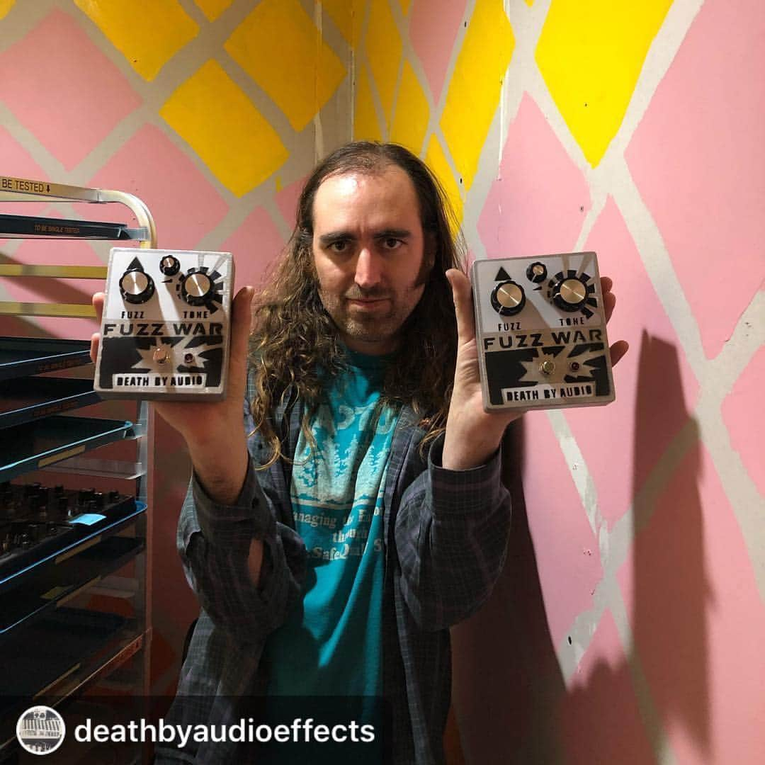 A Place to Bury Strangersさんのインスタグラム写真 - (A Place to Bury StrangersInstagram)「#Repost @deathbyaudioeffects ・・・ HEY CHECK IT OUT ‼️ These two Fuzz Wars are on their way to get TonePedianized so you can try them out online! #deathbyaudio #deathbyaudioeffects #aptbs #oliverackermann」3月15日 8時03分 - aptbs