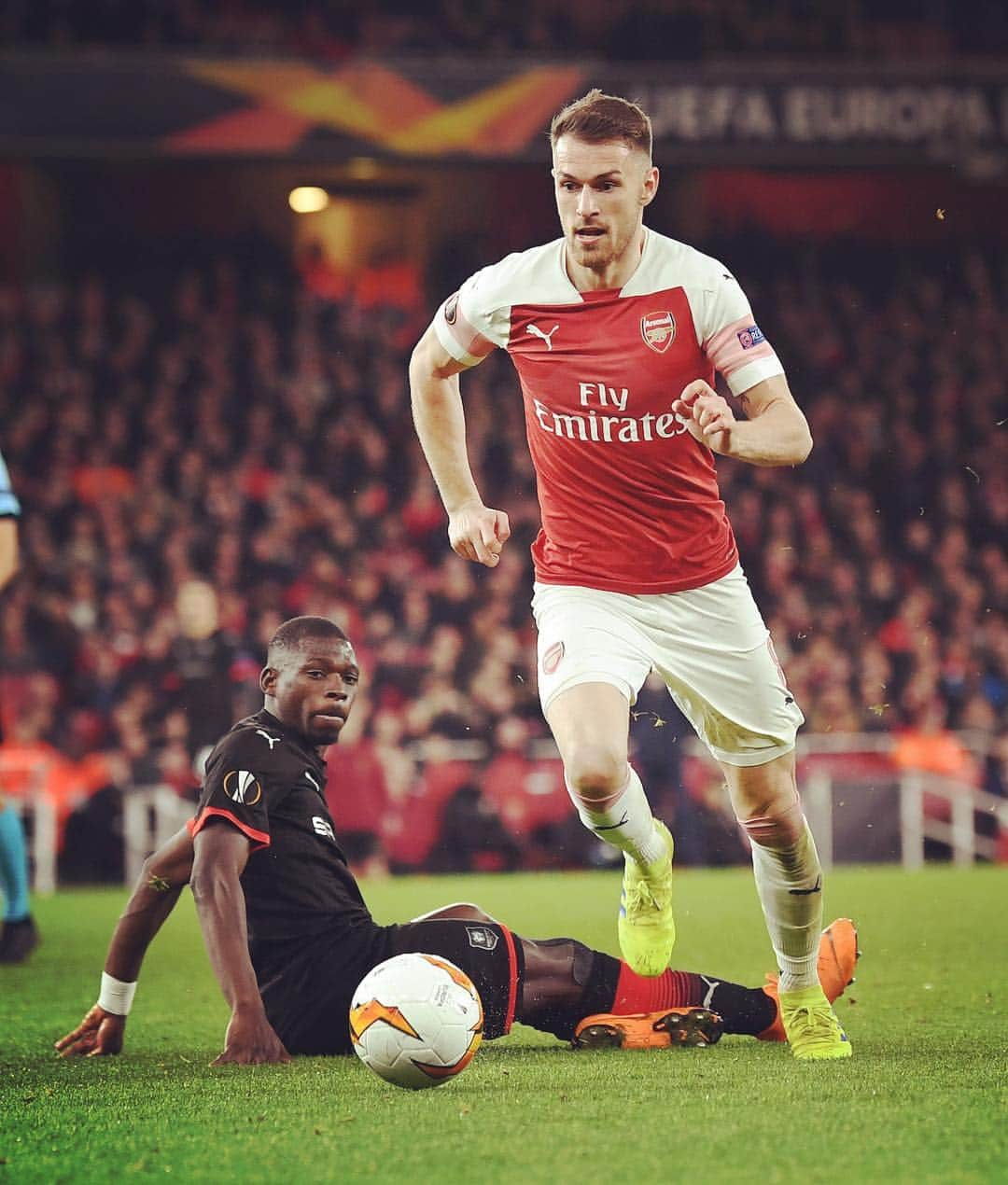 アーロン・ラムジーさんのインスタグラム写真 - (アーロン・ラムジーInstagram)「Quarters here we come 💪🏼 NEVER. Back. Down.」3月15日 8時07分 - aaronramsey