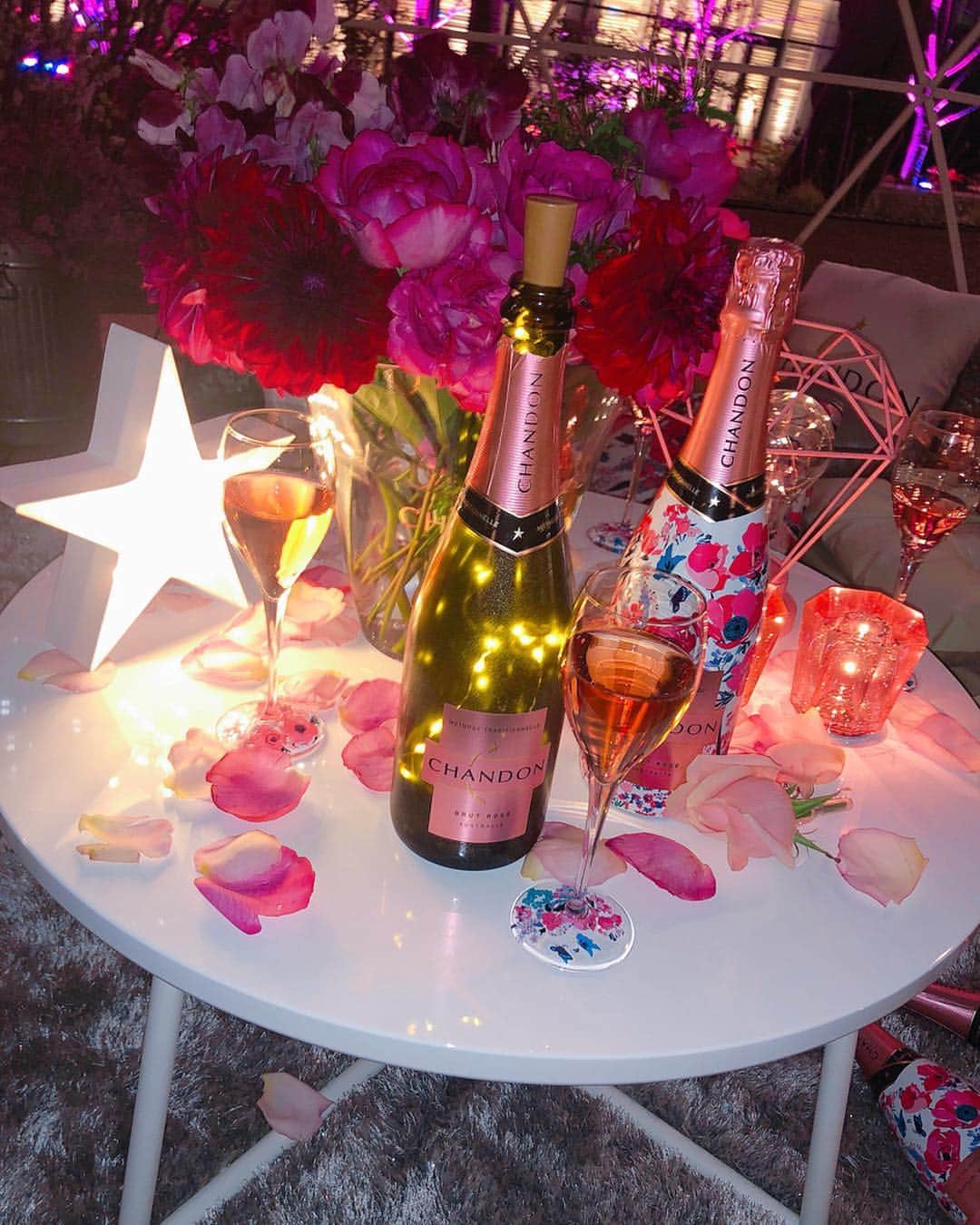 橘沙奈さんのインスタグラム写真 - (橘沙奈Instagram)「* CHANDON Blossom Loungeの オープニングパーティーに行ってきました🥂.*･ﾟ 六本木の東京ミッドタウンガーデンで、 3月15日～4月14日で開催されます❁⃘*.ﾟ * お花をモチーフにしてるから ピンクの空間で可愛かった´ω`🌸 * #ohanamichandon #chandon #cherryblossom #champagne #tokyo #roppongi #お花見シャンドン #お花見 #桜 #シャンドン #シャンパン #🥂 #🌸」3月15日 8時13分 - an.an.0706
