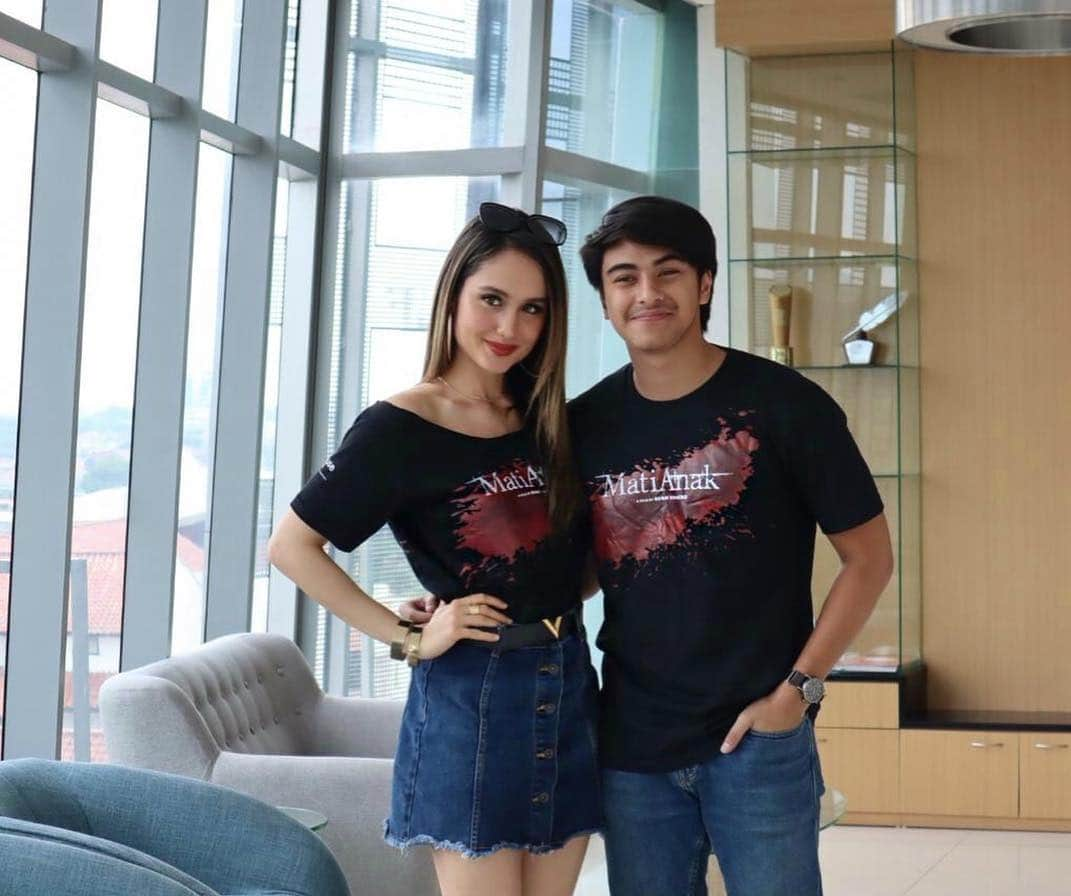 Cinta Lauraさんのインスタグラム写真 - (Cinta LauraInstagram)「First media visit for our upcoming movie, @filmmatianak! 2 more weeks to go! 🎥」3月15日 8時35分 - claurakiehl