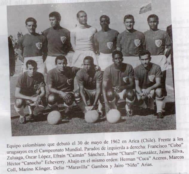 サッカー コロンビア代表チームのインスタグラム：「#TBT Postales de Chile 1962: debut mundialista, 30 de mayo de 1962.  En aquella oportunidad nuestra @fcfseleccioncol de mayores jugó por primera vez una Copa Mundial de Fútbol de la mano de Efraín "Caimán" Sánchez y Delio "Maravilla" Gamboa.  #SomosSelecciónColombia #OrgulloTricolor」