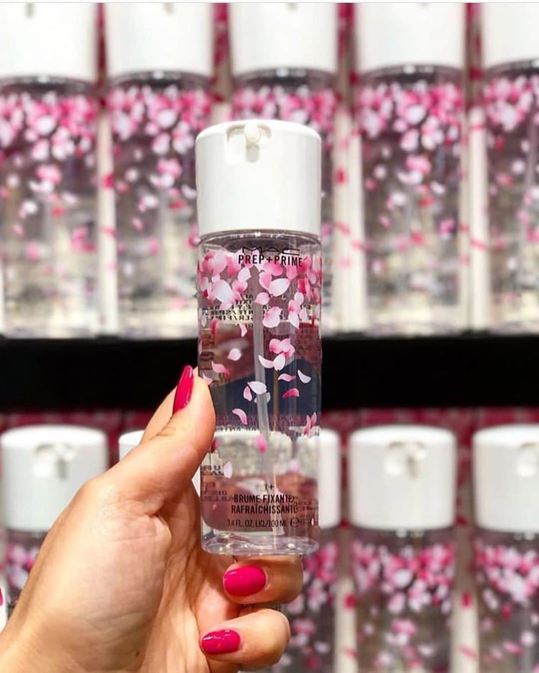 M·A·C Cosmetics Canadaさんのインスタグラム写真 - (M·A·C Cosmetics CanadaInstagram)「Your holy grail hydrating mist is ready for spring in a fresh new cherry blossom scent 💦🌸 Repost @makeupby_tima @maccosmeticsmiddleeast」3月15日 8時59分 - maccosmeticscanada