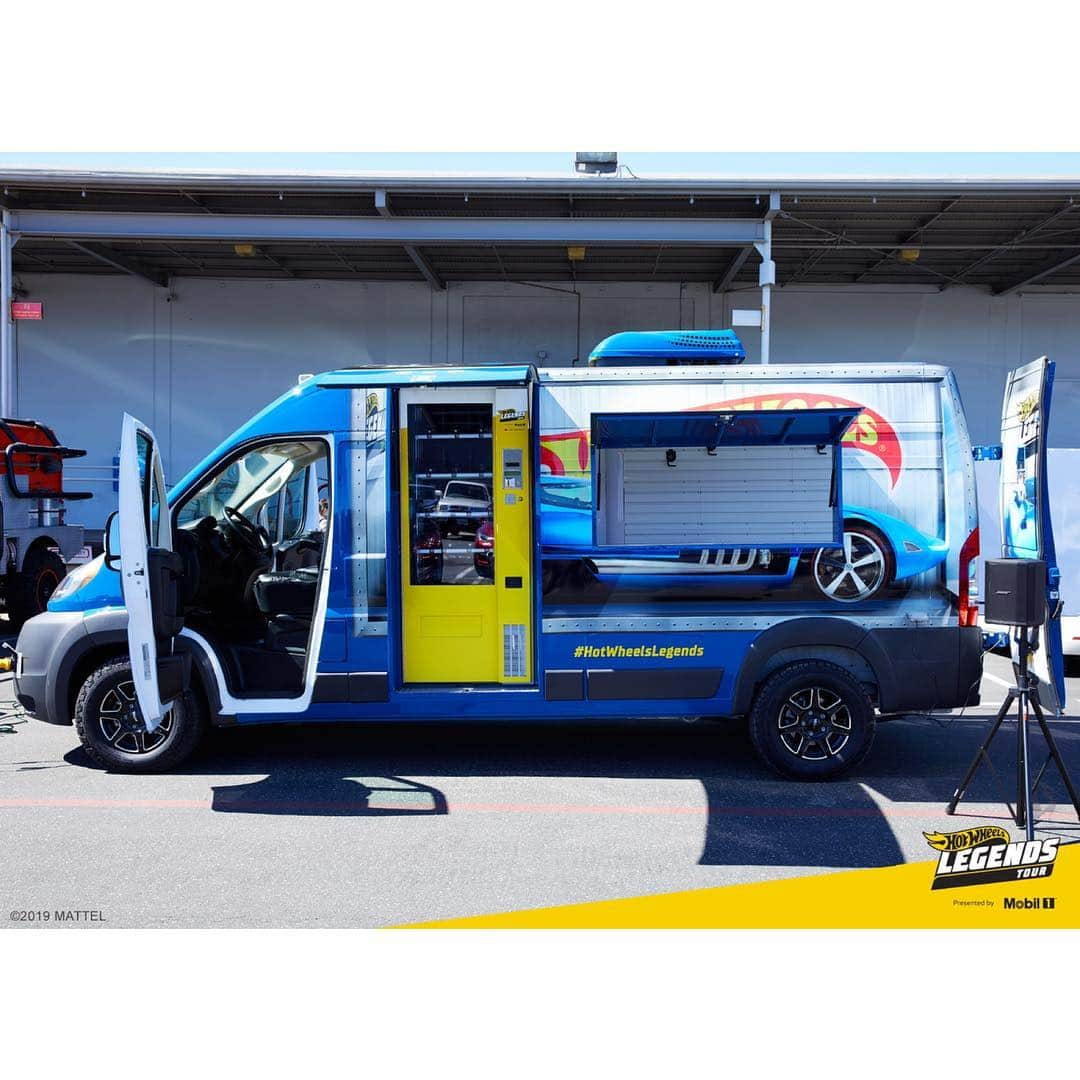 Hot Wheelsさんのインスタグラム写真 - (Hot WheelsInstagram)「It’s time to get your hands on this limited edition ’71 Datsun Bluebird 510 Wagon in our new #HotWheelsLegends Vending Truck that’s traveling across the country! We’re stopping in North Miami Beach Walmart at 1425 NE 163rd ST tomorrow from 11am - 3pm EST. Swipe through to see our cross-country vending truck and stay tuned for more info when it’s coming to your city! . . . . #hotwheels #datsun #miami #florida #hotwheelscollector #hotwheelspics #hotwheelscollectors #diecast #diecastcars」3月15日 9時00分 - hotwheelsofficial