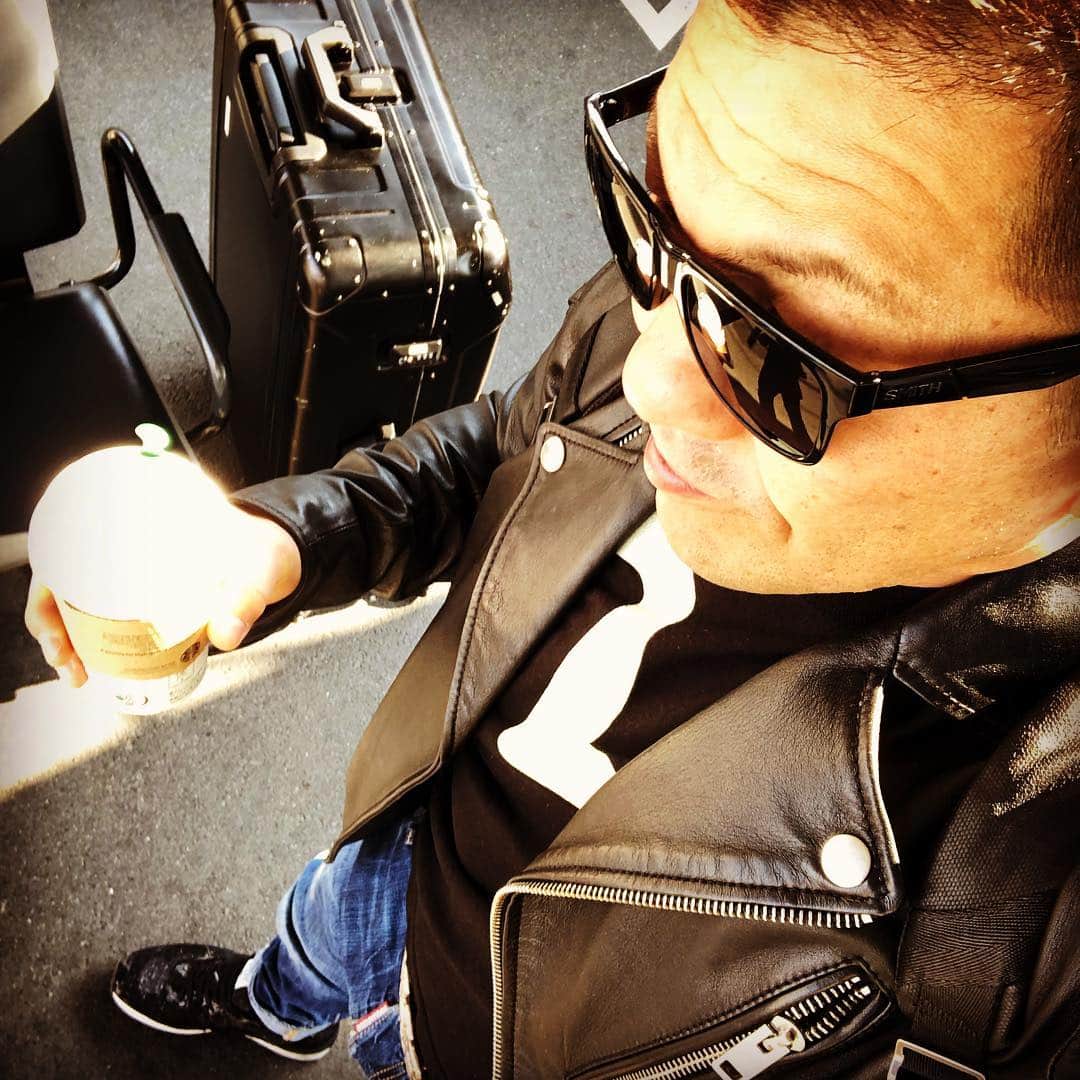 鈴木みのるさんのインスタグラム写真 - (鈴木みのるInstagram)「Traveling alone #久しぶり #電車 #ひとり旅 #お気に入りに囲まれて」3月15日 9時06分 - suzuki.d.minoru